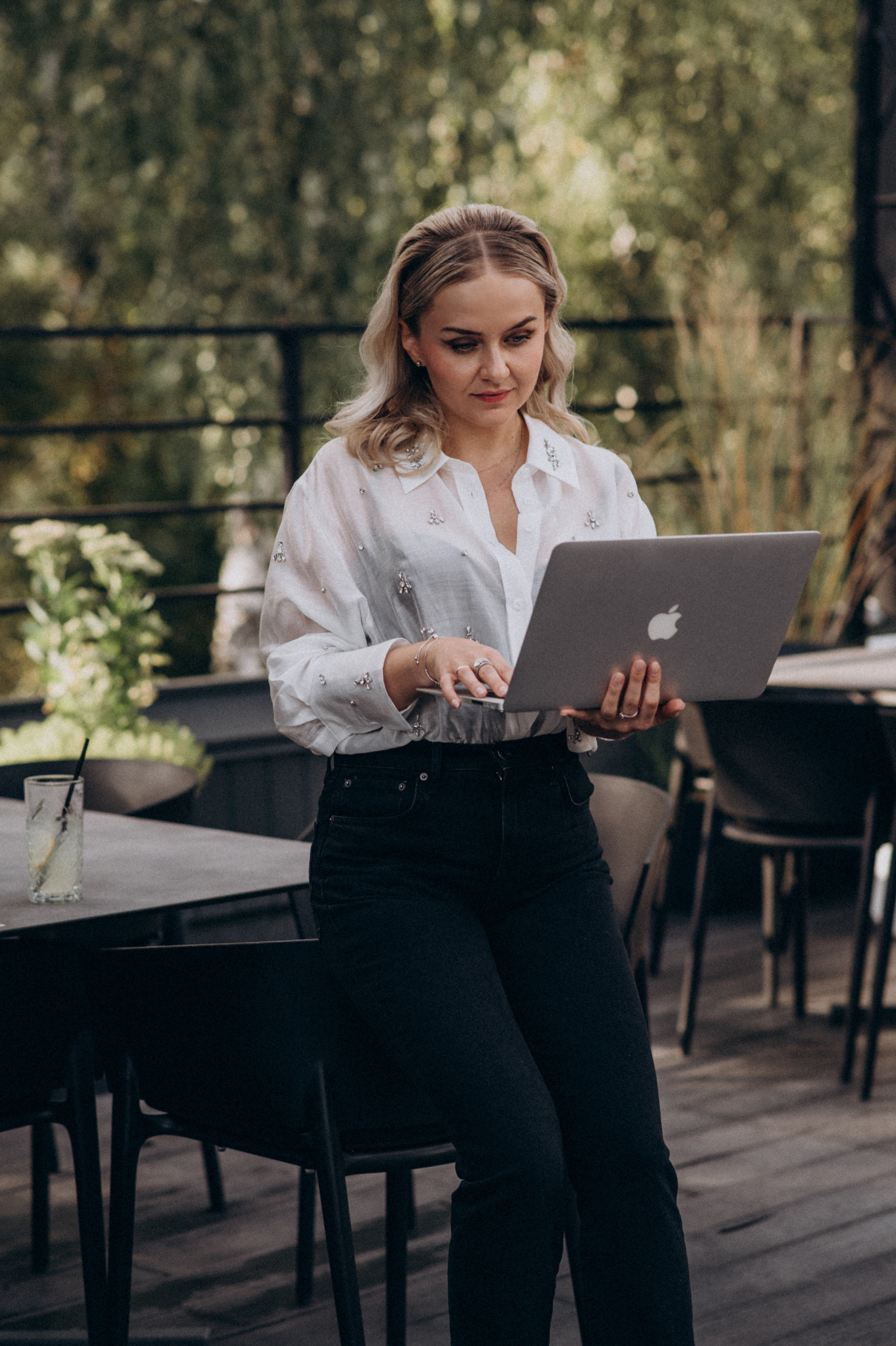 Індивідуальна контент зйомка фотосесія у кавярні кафе. Сімейний, дитячий та індивідуальний фотограф в м. Тернопіль, м. Львів