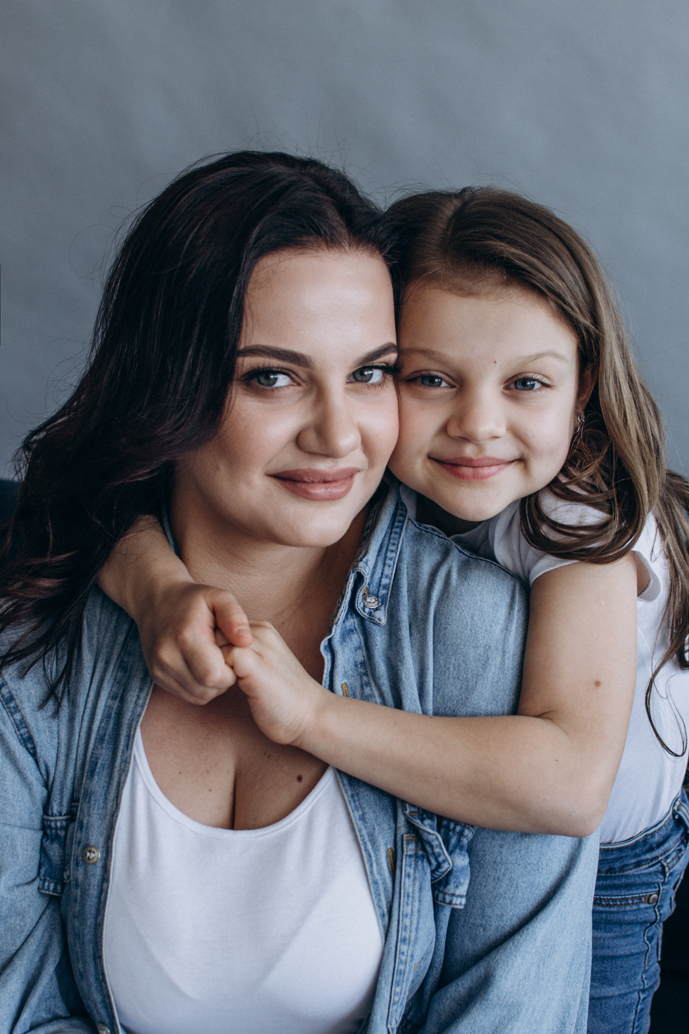 Мама і донечка. Студійна сімейна фотосесія. Сімейний, дитячий та індивідуальний фотограф в м. Тернопіль, м. Львів