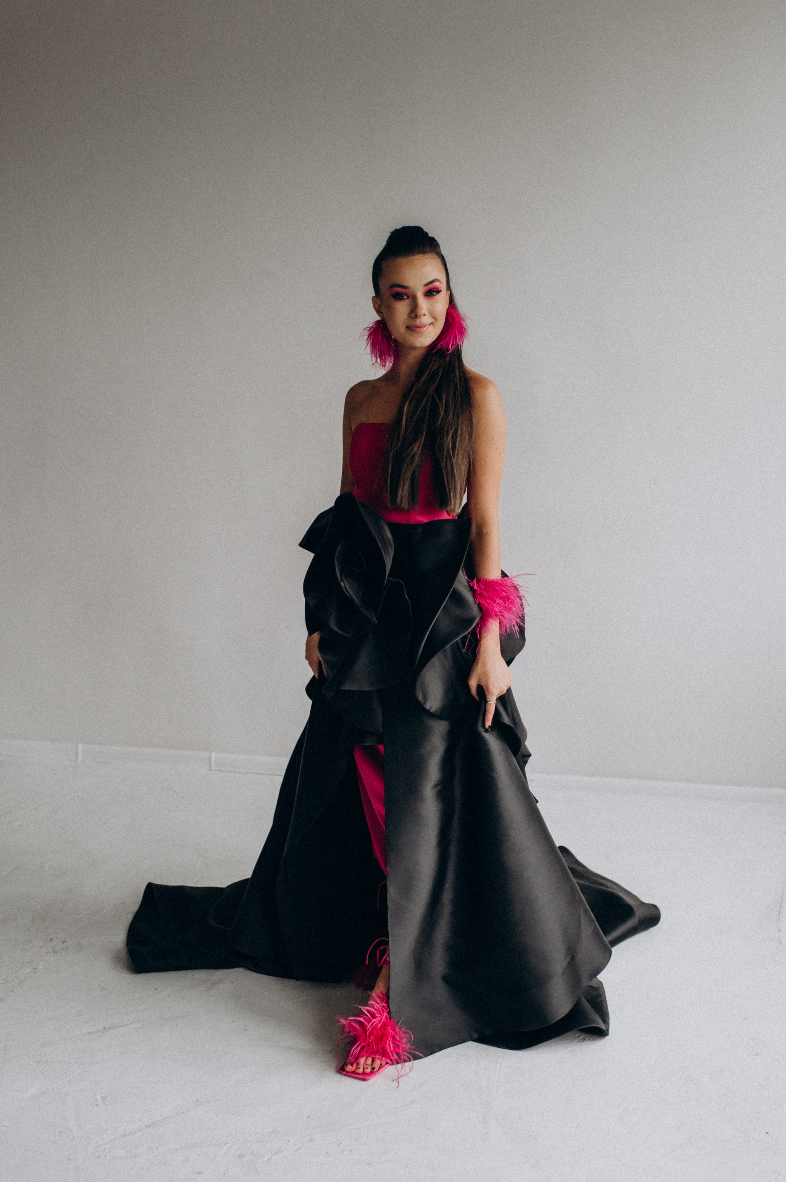 Випускниця, зйомка у студії, фотосесія випускного Тернопіль Львів. Сімейний, дитячий та індивідуальний фотограф в м. Тернопіль, м. Львів