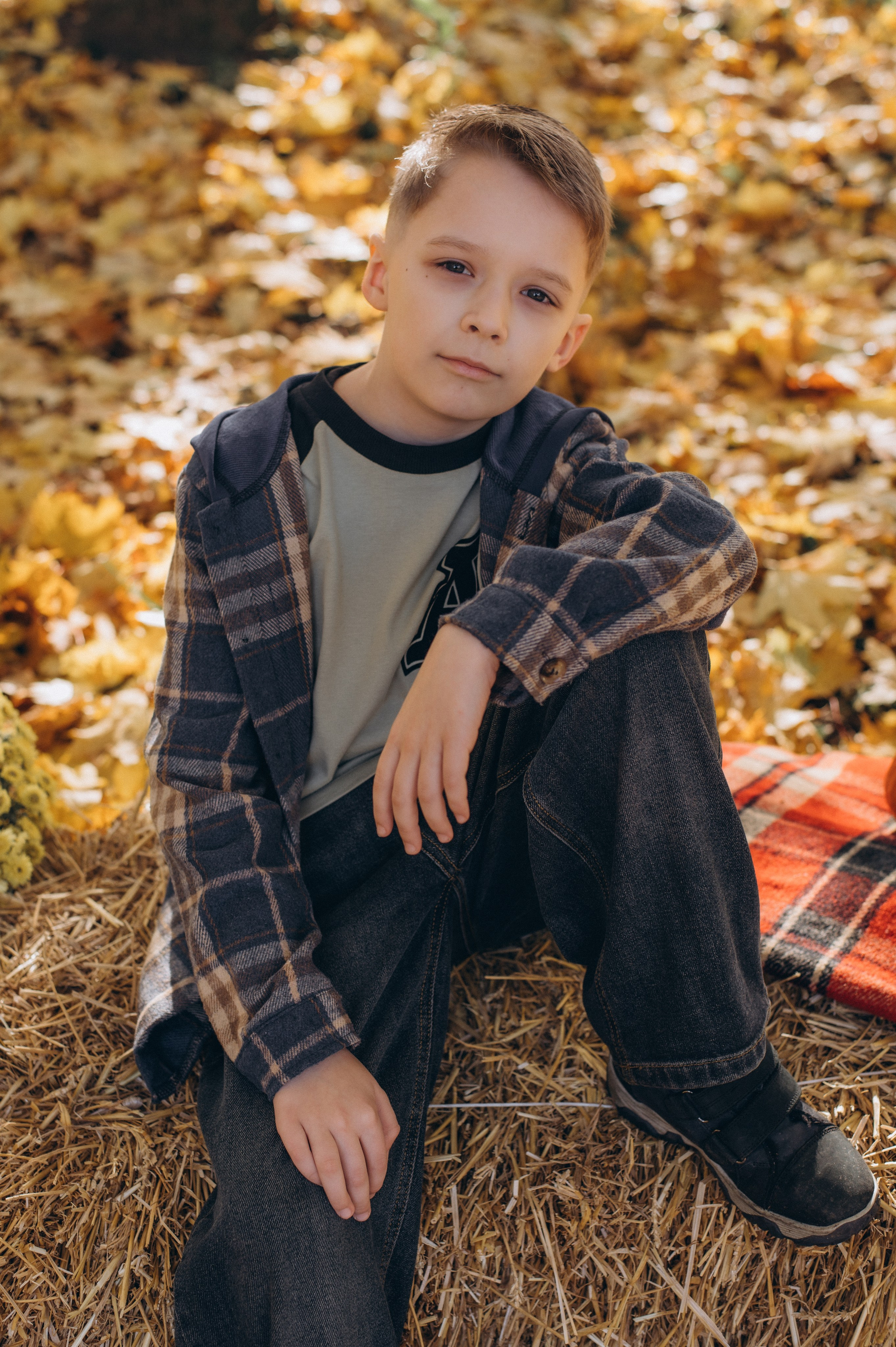 Осіння фотосесія 4 класу на віньєтки, випускні фотоальбоми Тернопіль, фотосесія випускників Тернопіль, шкільний випускний альбом Тернопіль. Сімейний, дитячий та індивідуальний фотограф в м. Тернопіль, м. Львів