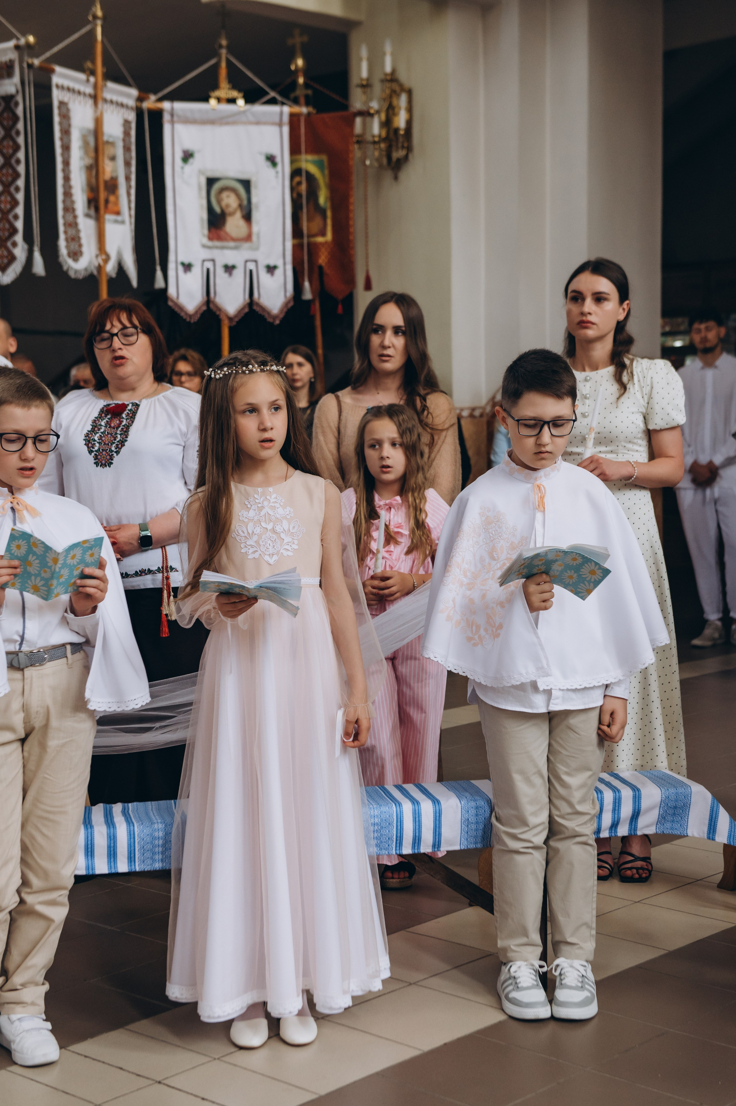 Фотосесія Причастя Тернопіль церква Св Михаїла, фотограф на Причастя Тернопіль, фотосесія Літургії Причастя Тернопіль. Сімейний, дитячий та індивідуальний фотограф в м. Тернопіль, м. Львів