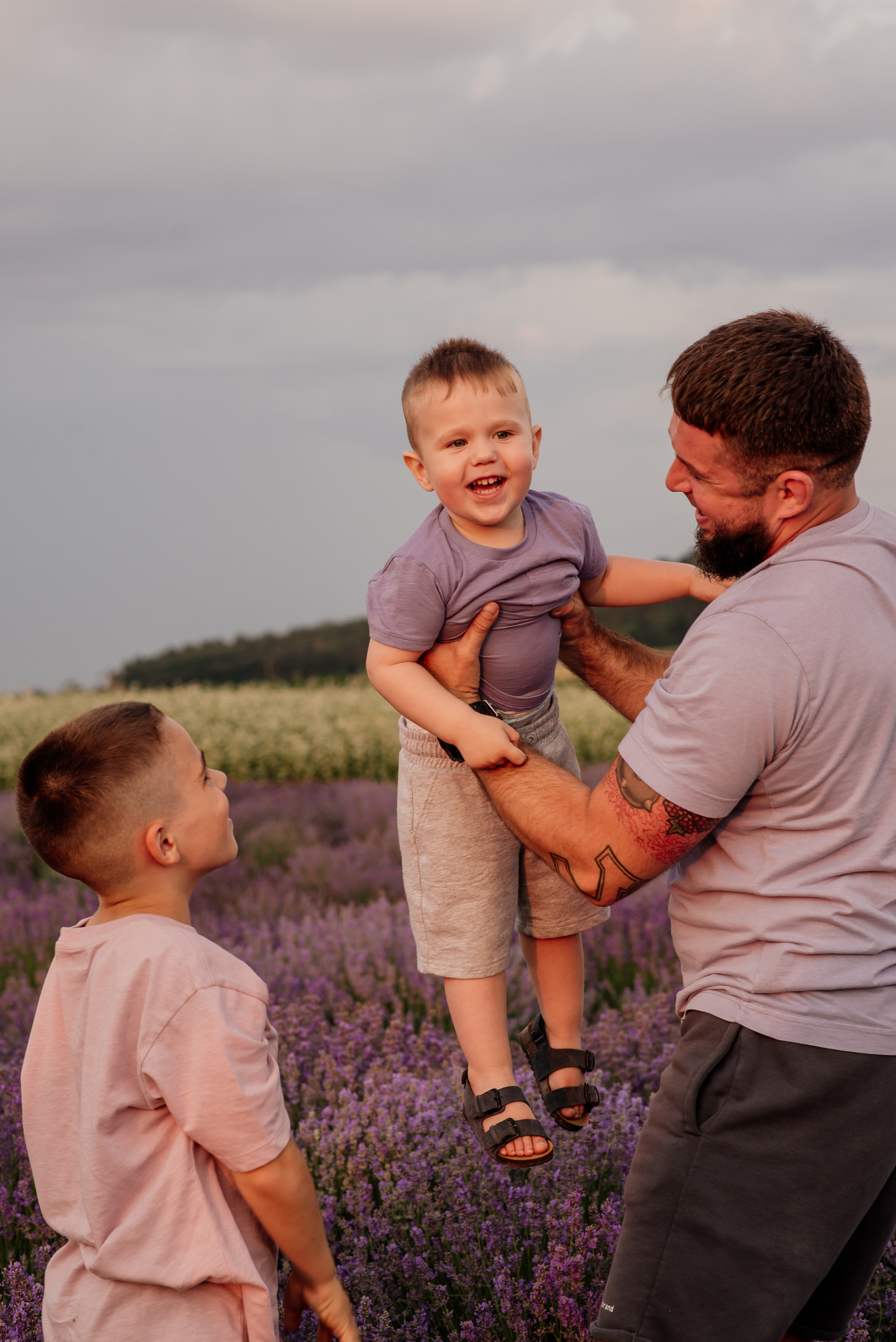 Сімейна фотосесія в лаванді. Микола, Христина, Марк, Макар, Меланія. Сімейний, дитячий та індивідуальний фотограф в м. Тернопіль, м. Львів