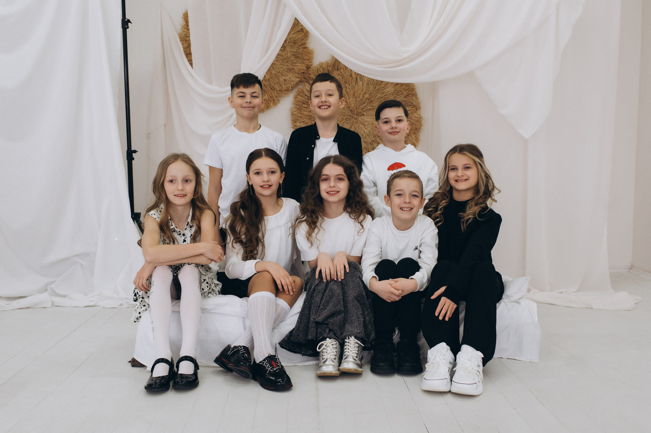 Шкільна фотосесія на віньєтки Тернопіль, шкільні альбоми, фотосесія випускників Тернопіль, випускний альбом, фотограф випускний Тернопіль. Сімейний, дитячий та індивідуальний фотограф в м. Тернопіль, м. Львів