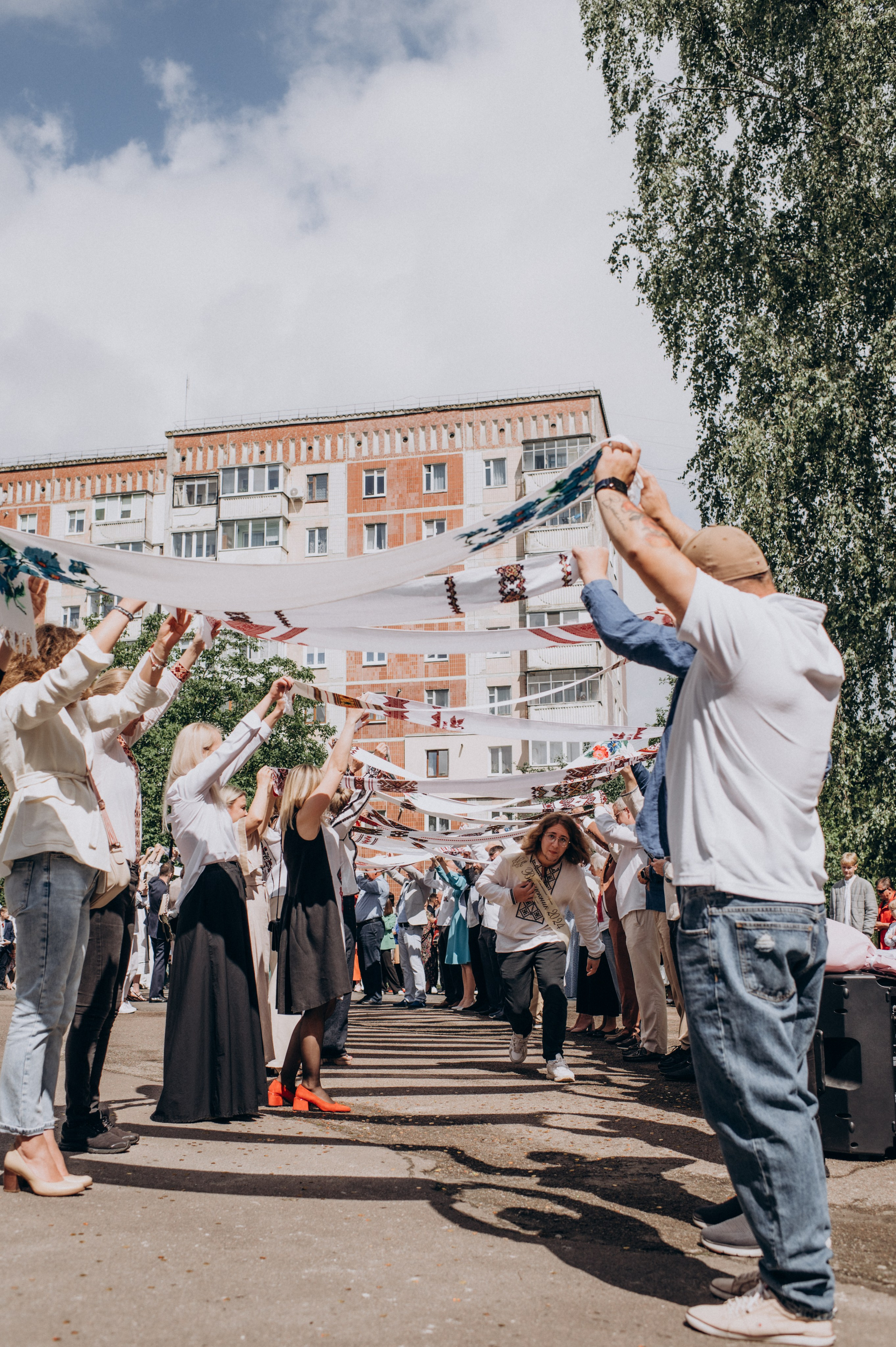 Фотосесія останнього дзвоника, фотосесія випускників Тернопіль, випускний 2024. Сімейний, дитячий та індивідуальний фотограф в м. Тернопіль, м. Львів