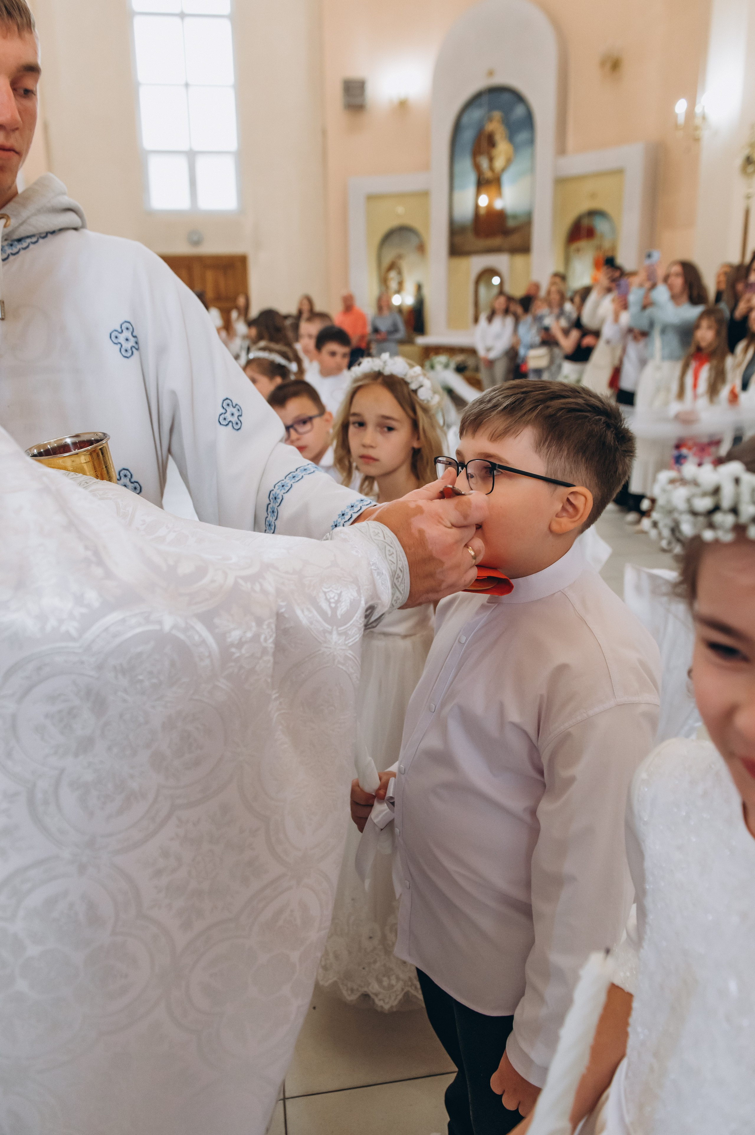 Фотосесія Причастя Тернопіль, зйомка Причастя, фотограф на Причастя Тернопіль, Причастя Львів, церква Петра і Павла. Сімейний, дитячий та індивідуальний фотограф в м. Тернопіль, м. Львів