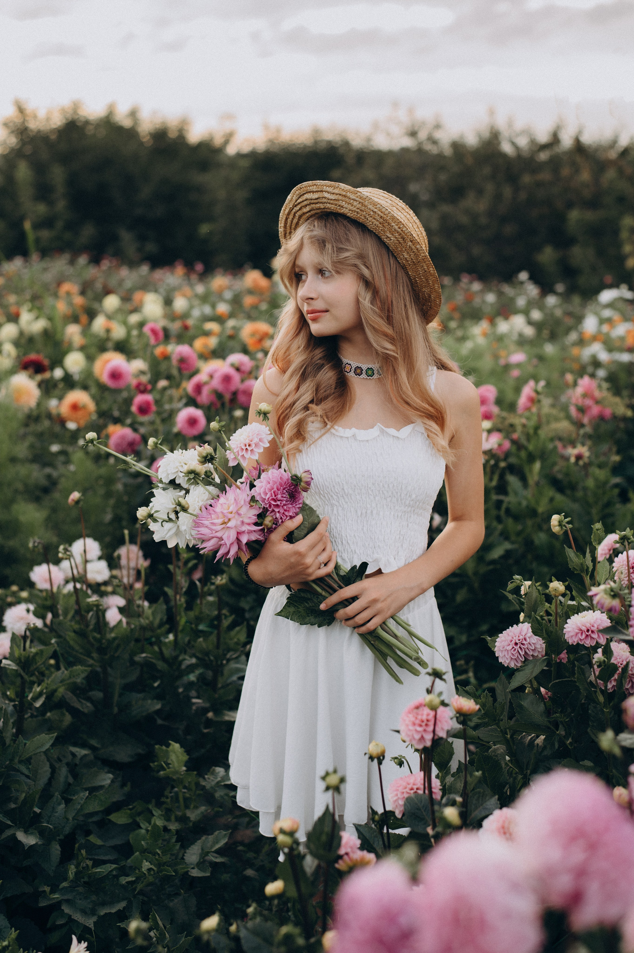 Сімейна фотосесія мами і доньки, сімейний фотограф Тернопіль, портретний фотограф, сімейна фотосесія Тернопіль, фотосесія в жоржинах. Сімейний, дитячий та індивідуальний фотограф в м. Тернопіль, м. Львів