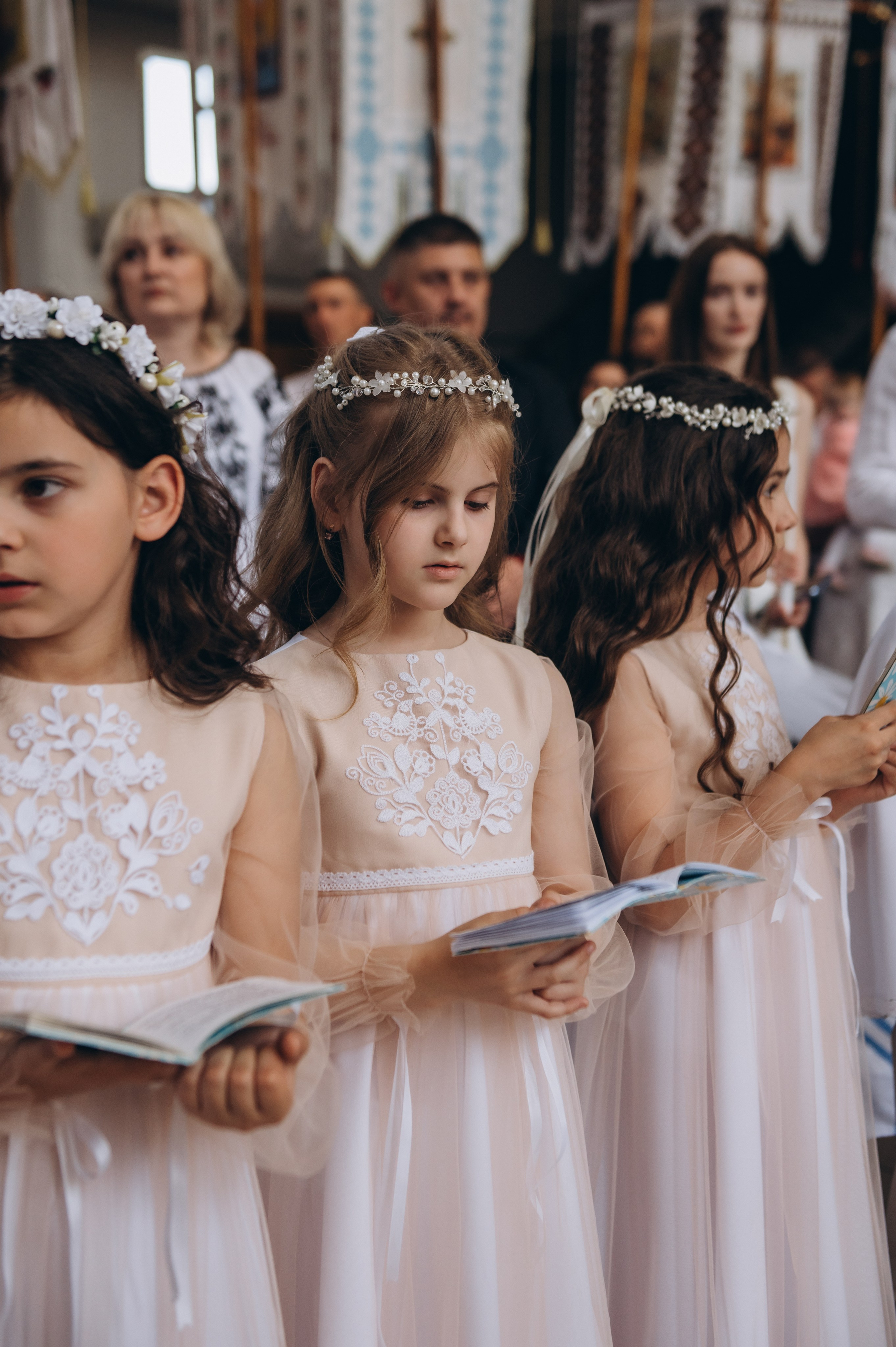 Фотосесія Причастя Тернопіль церква Св Михаїла, фотограф на Причастя Тернопіль, фотосесія Літургії Причастя Тернопіль. Сімейний, дитячий та індивідуальний фотограф в м. Тернопіль, м. Львів