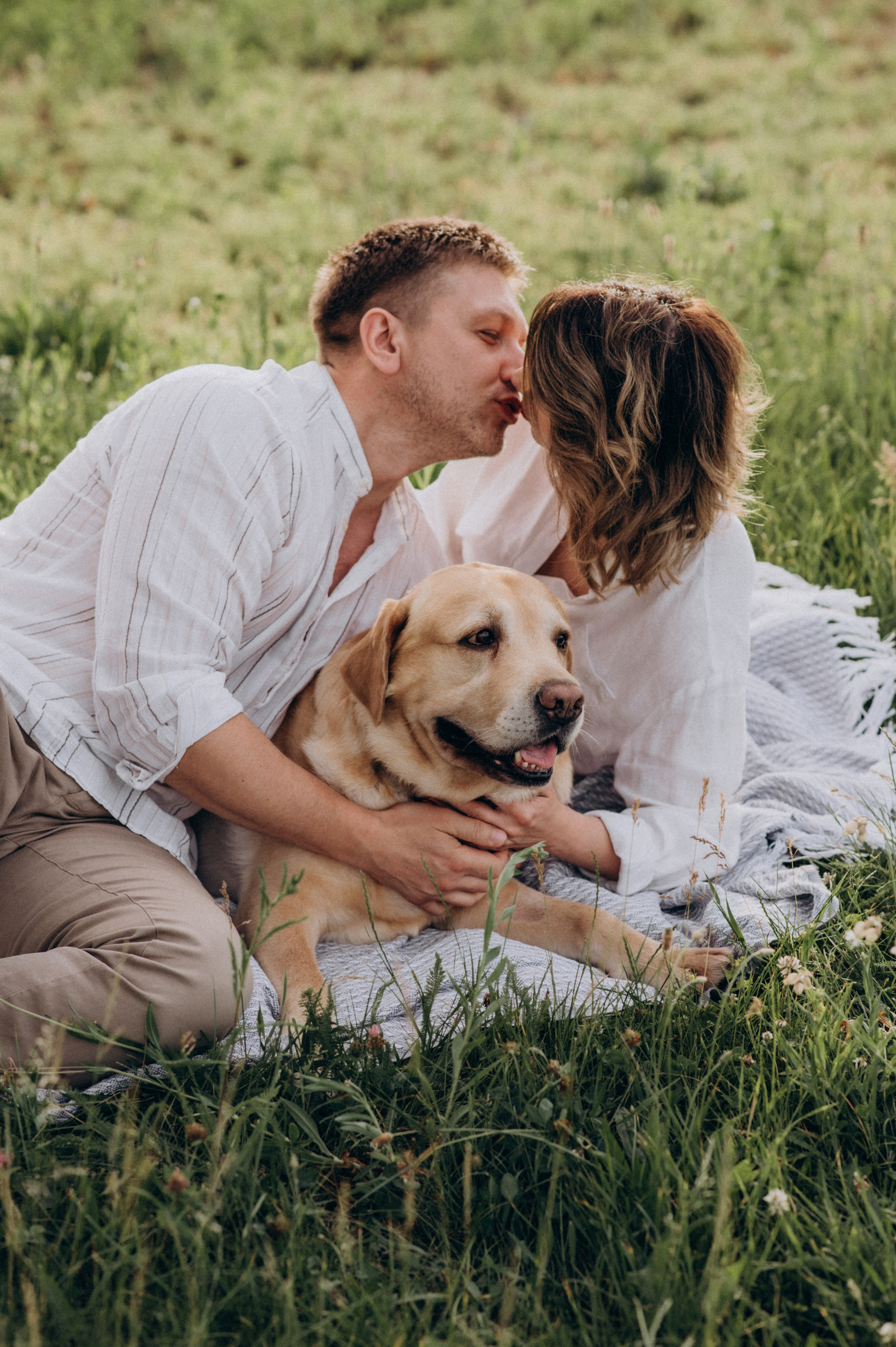 Сімейна фотосесія на природі, зйомка з собакою, фотосесія лавсторі Тернопіль. Сімейний, дитячий та індивідуальний фотограф в м. Тернопіль, м. Львів