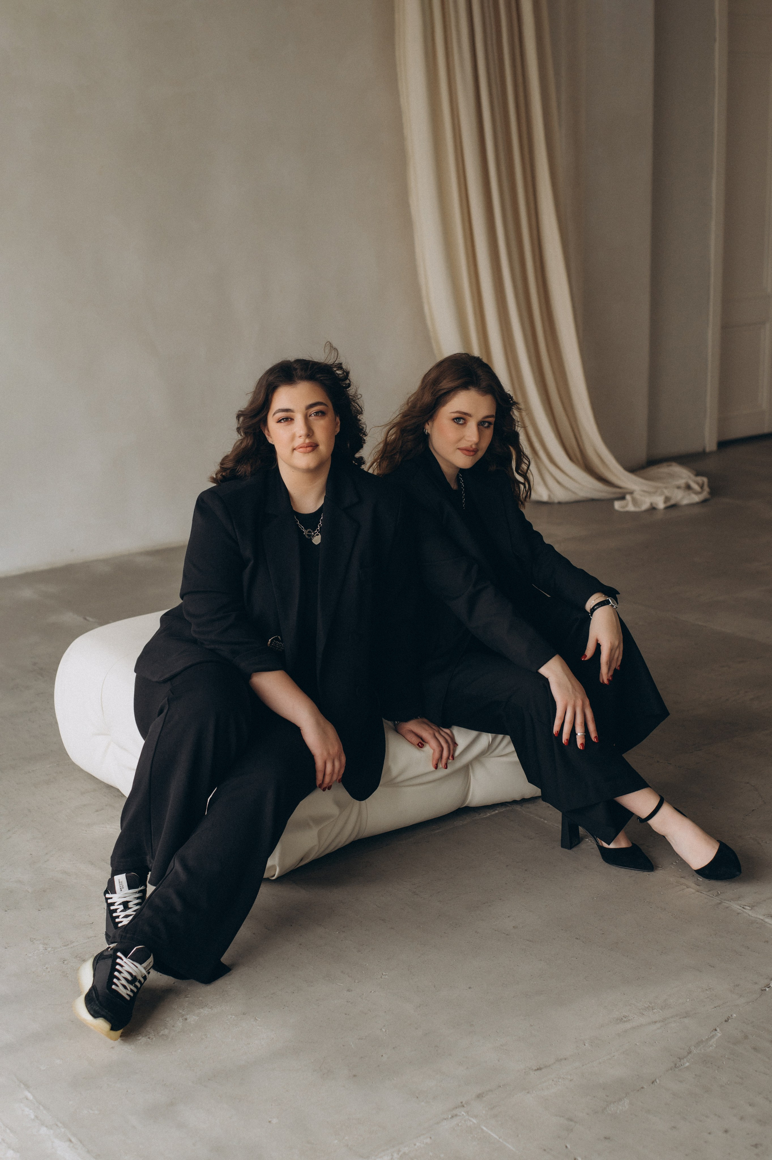 Сімейна фотосесія мами і донечок, сімейний фотограф Тернопіль, портретний фотограф Тернопіль, портретна фотосесія Львів. Сімейний, дитячий та індивідуальний фотограф в м. Тернопіль, м. Львів