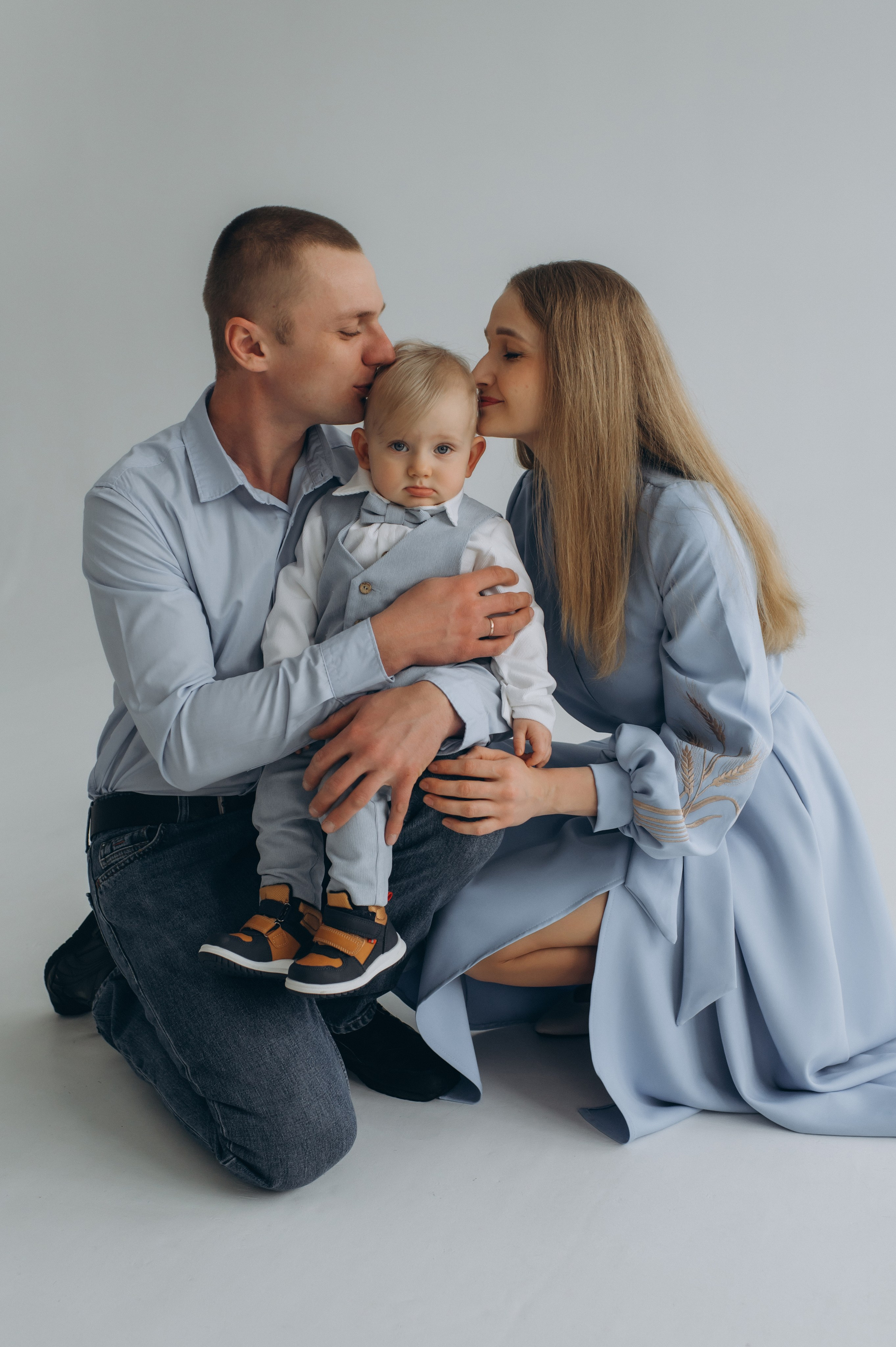 Зйомка дня народження дитини, фотосесія 1 рік Тернопіль, сімейний фотограф Тернопіль, сімейна фотосесія Тернопіль, перший тортик малюка. Сімейний, дитячий та індивідуальний фотограф в м. Тернопіль, м. Львів