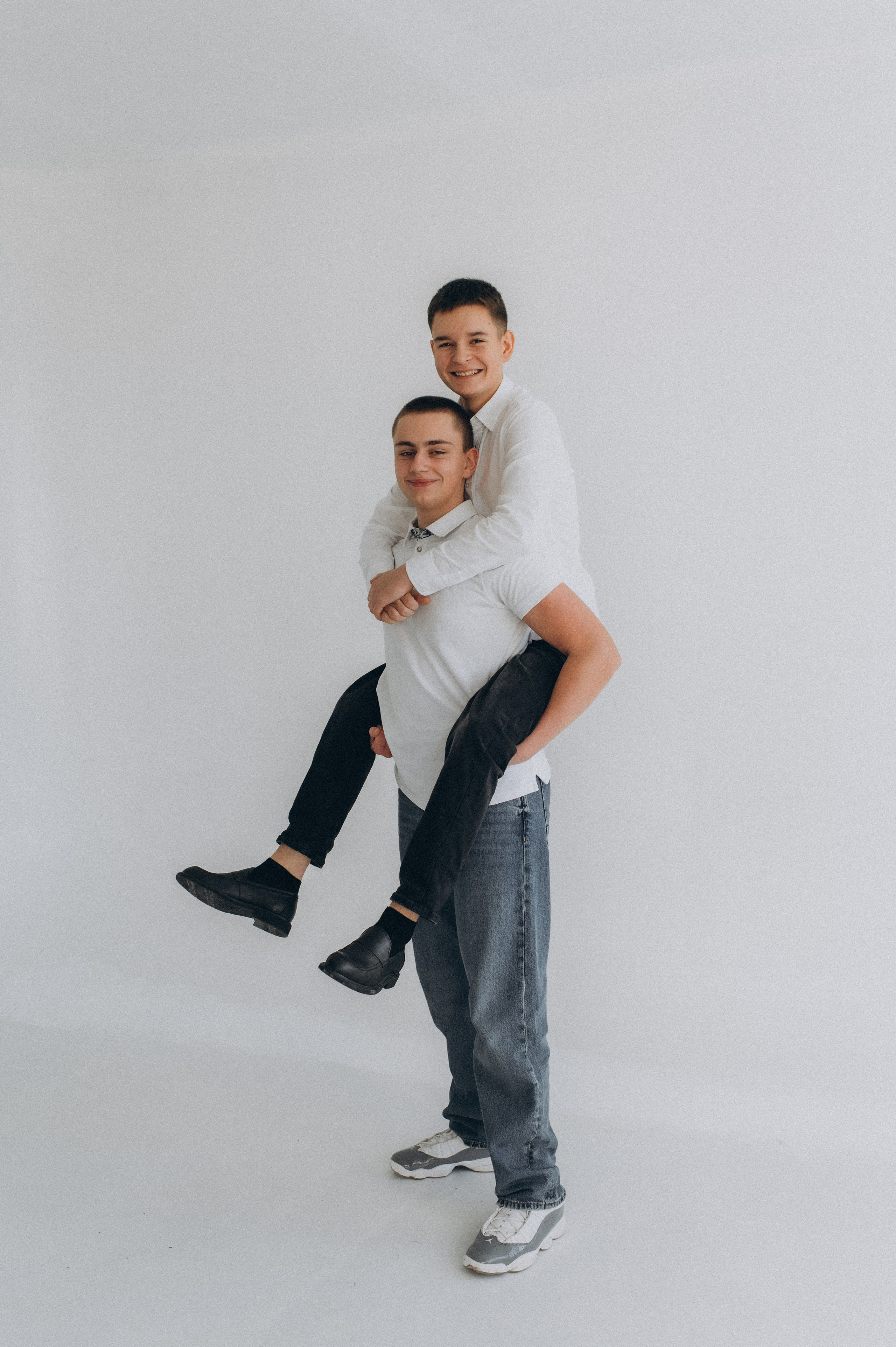 Фотосесія випускників, фотосесія на віньєтки Тернопіль, випускники Тернопіль, випуск 2025. Сімейний, дитячий та індивідуальний фотограф в м. Тернопіль, м. Львів