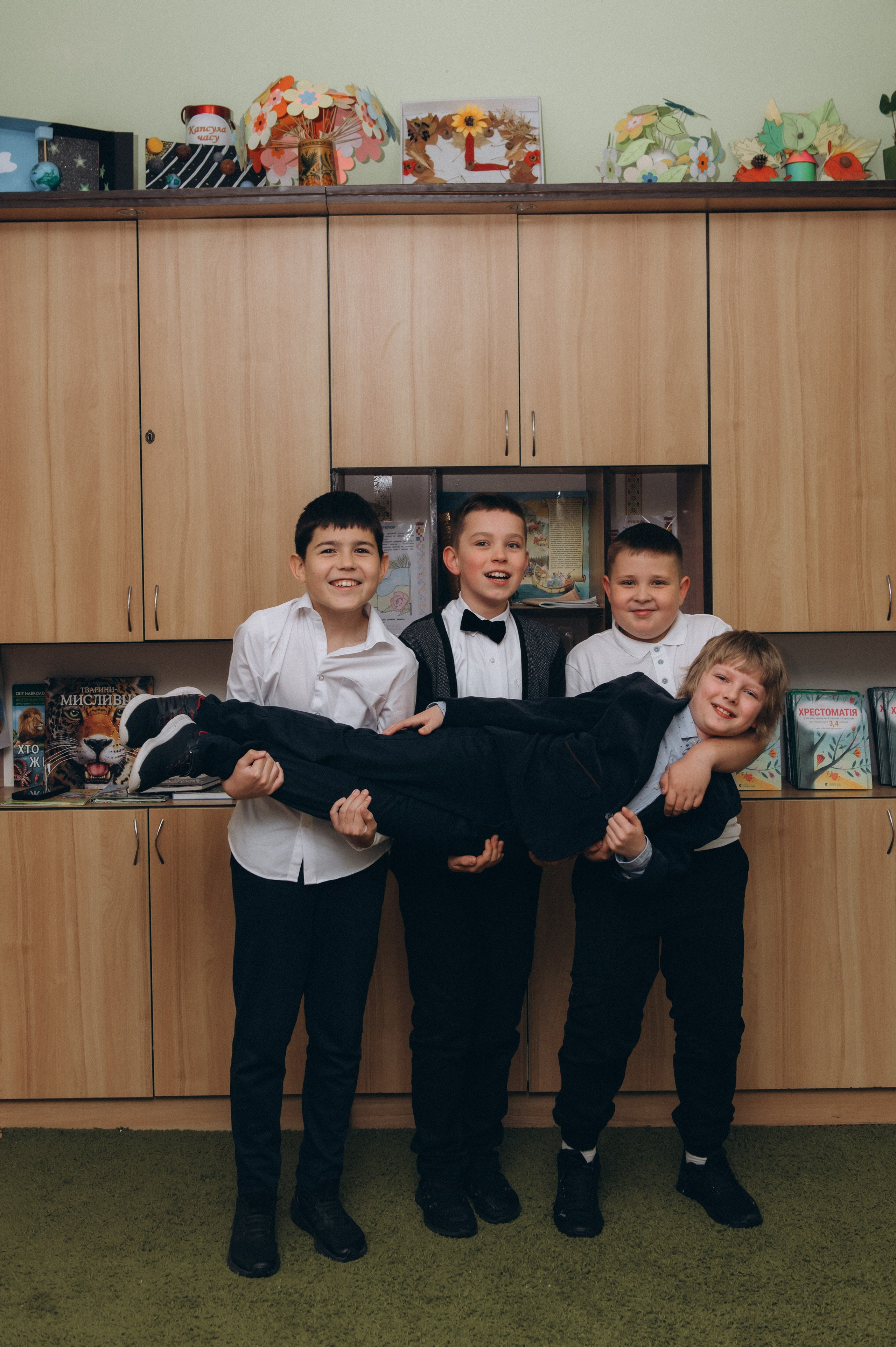 Шкільна фотосесія на віньєтки Тернопіль, фотосесія випускників Тернопіль, зйомка на віньєтки, шкільні фотоальбоми Тернопіль. Сімейний, дитячий та індивідуальний фотограф в м. Тернопіль, м. Львів