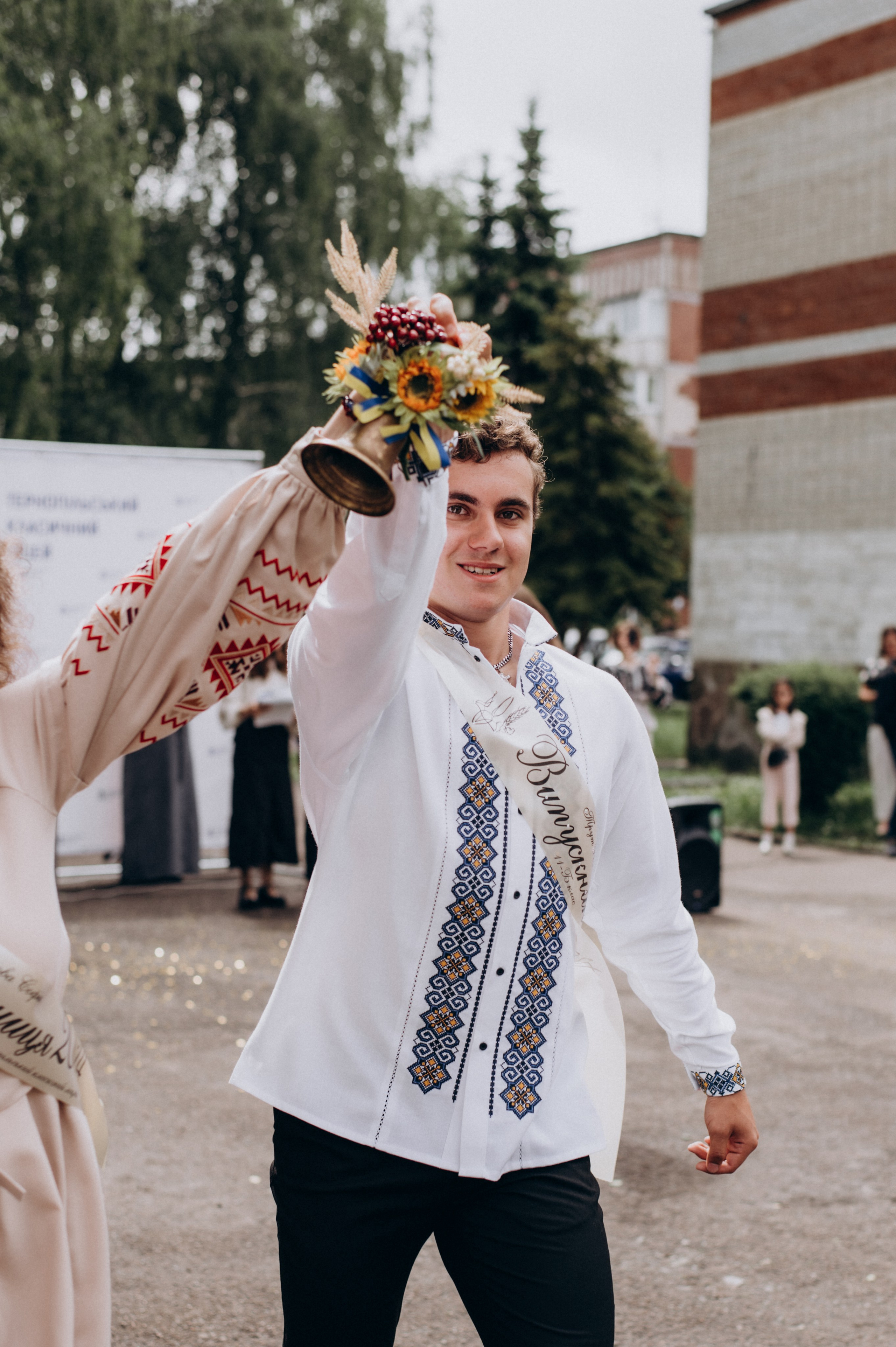Фотосесія останнього дзвоника, фотосесія випускників Тернопіль, випускний 2024. Сімейний, дитячий та індивідуальний фотограф в м. Тернопіль, м. Львів