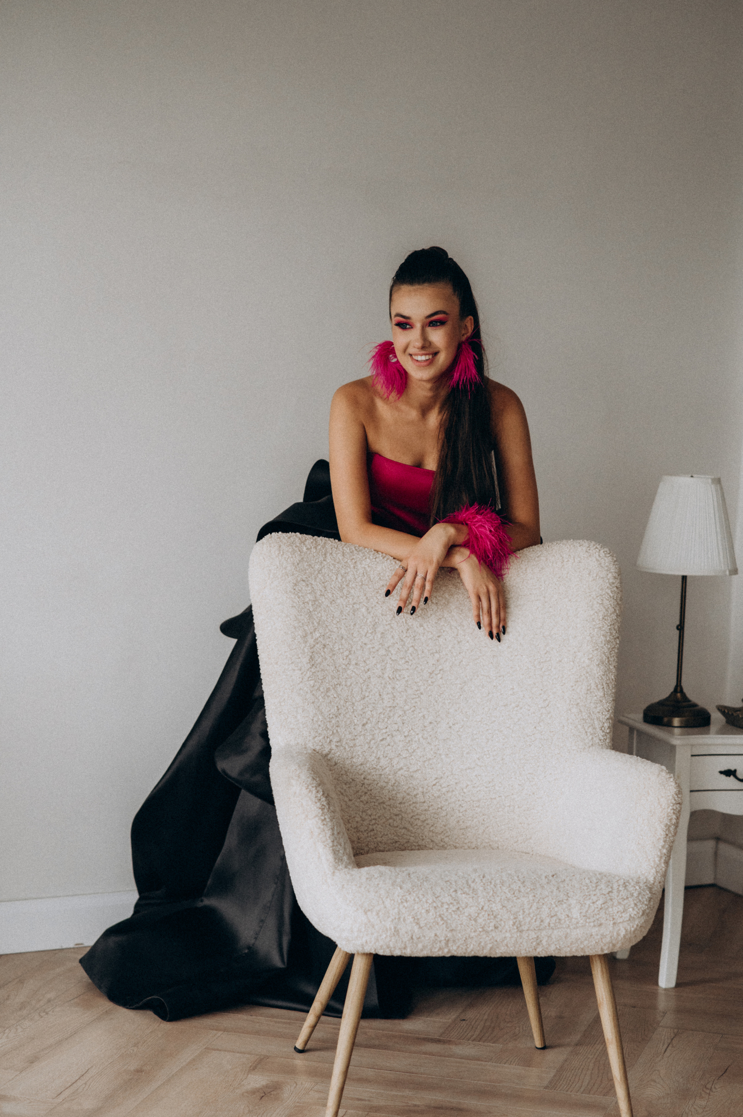 Випускниця, зйомка у студії, фотосесія випускного Тернопіль Львів. Сімейний, дитячий та індивідуальний фотограф в м. Тернопіль, м. Львів