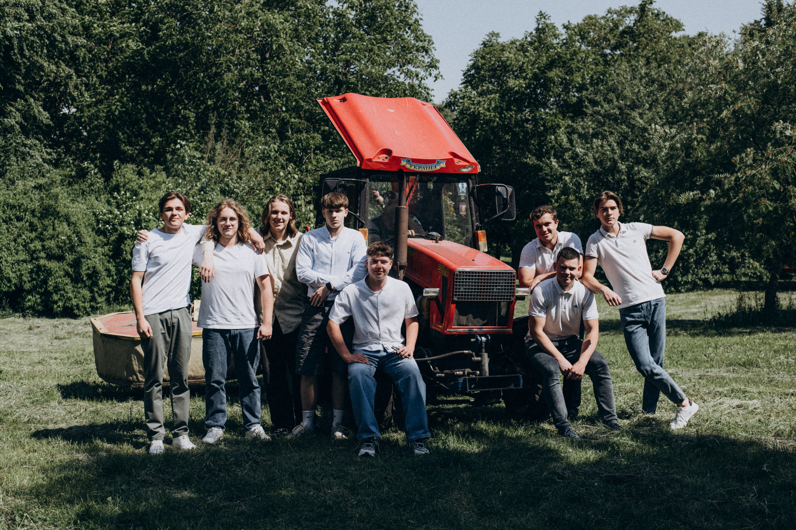 Фотосесія випускників, зйомка випускників Тернопіль Львів, випускні фотоальбоми Тернопіль, шкільні фотоальбоми Тернопіль. Сімейний, дитячий та індивідуальний фотограф в м. Тернопіль, м. Львів