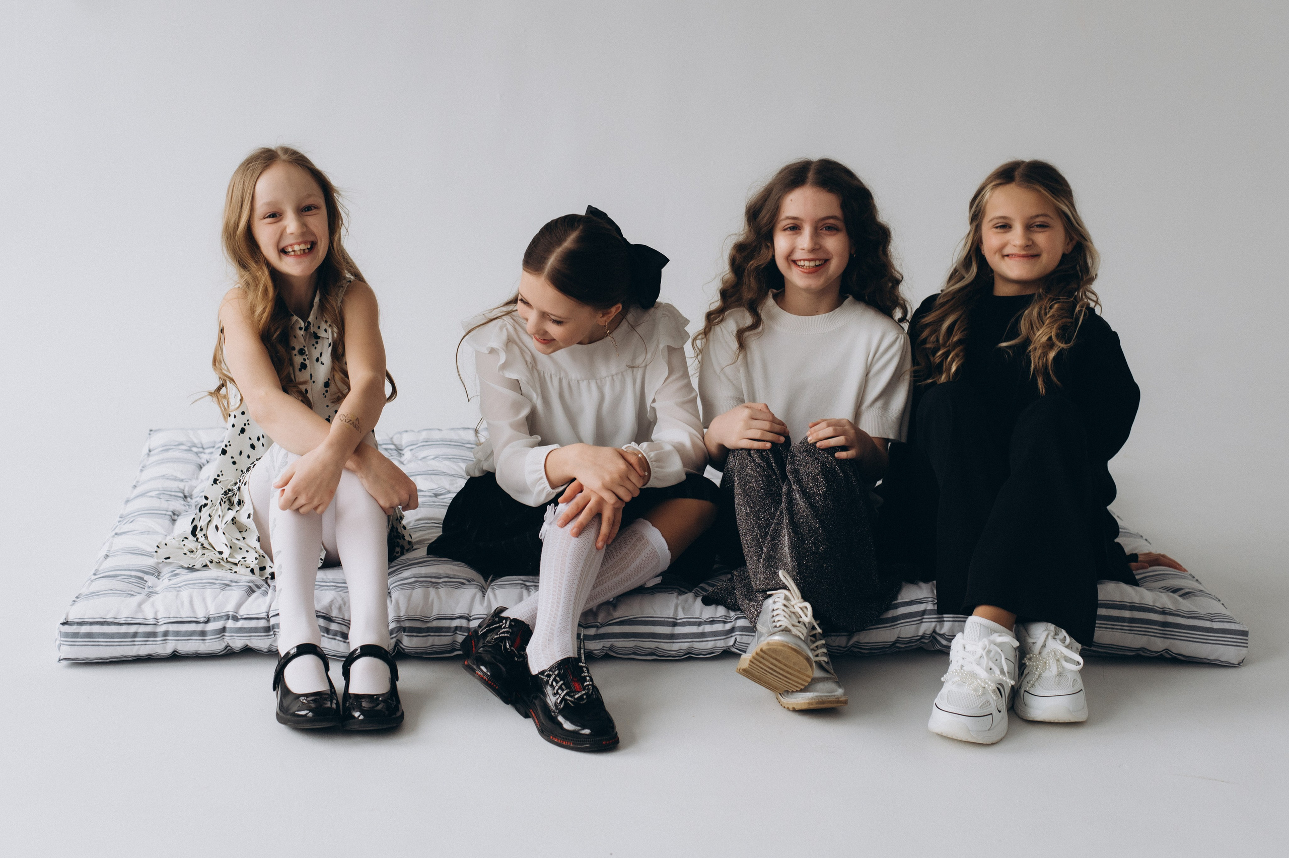 Шкільна фотосесія на віньєтки Тернопіль, шкільні альбоми, фотосесія випускників Тернопіль, випускний альбом, фотограф випускний Тернопіль. Сімейний, дитячий та індивідуальний фотограф в м. Тернопіль, м. Львів