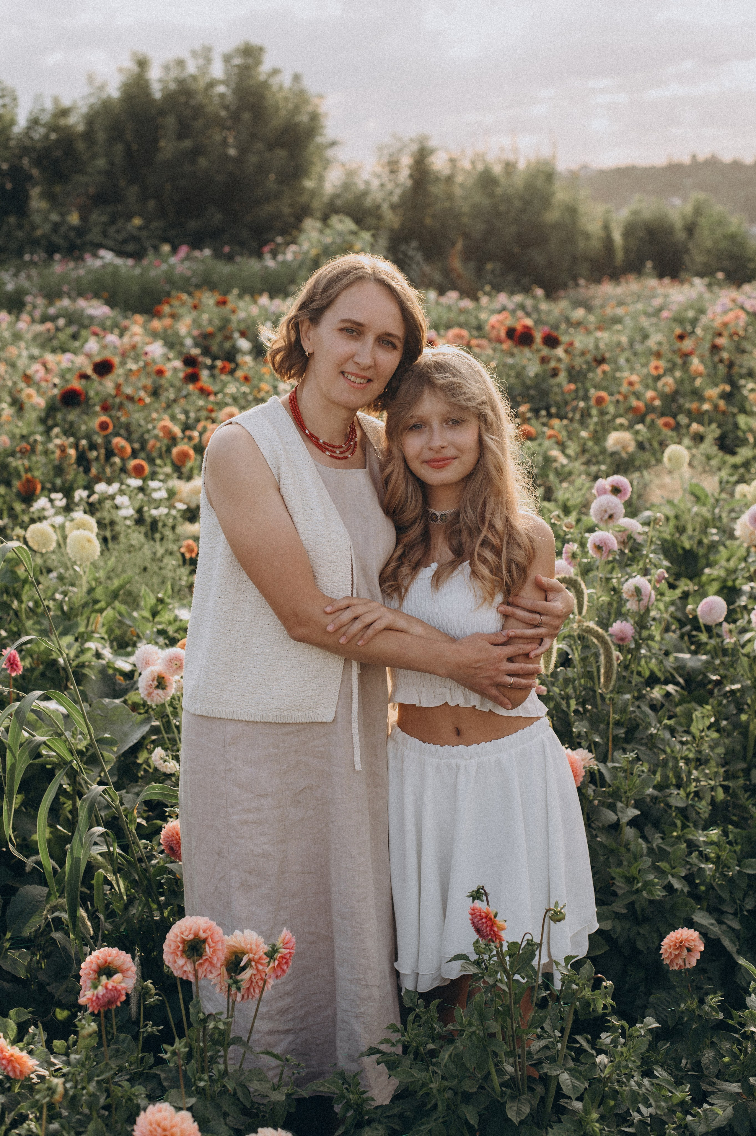 Сімейна фотосесія мами і доньки, сімейний фотограф Тернопіль, портретний фотограф, сімейна фотосесія Тернопіль, фотосесія в жоржинах. Сімейний, дитячий та індивідуальний фотограф в м. Тернопіль, м. Львів