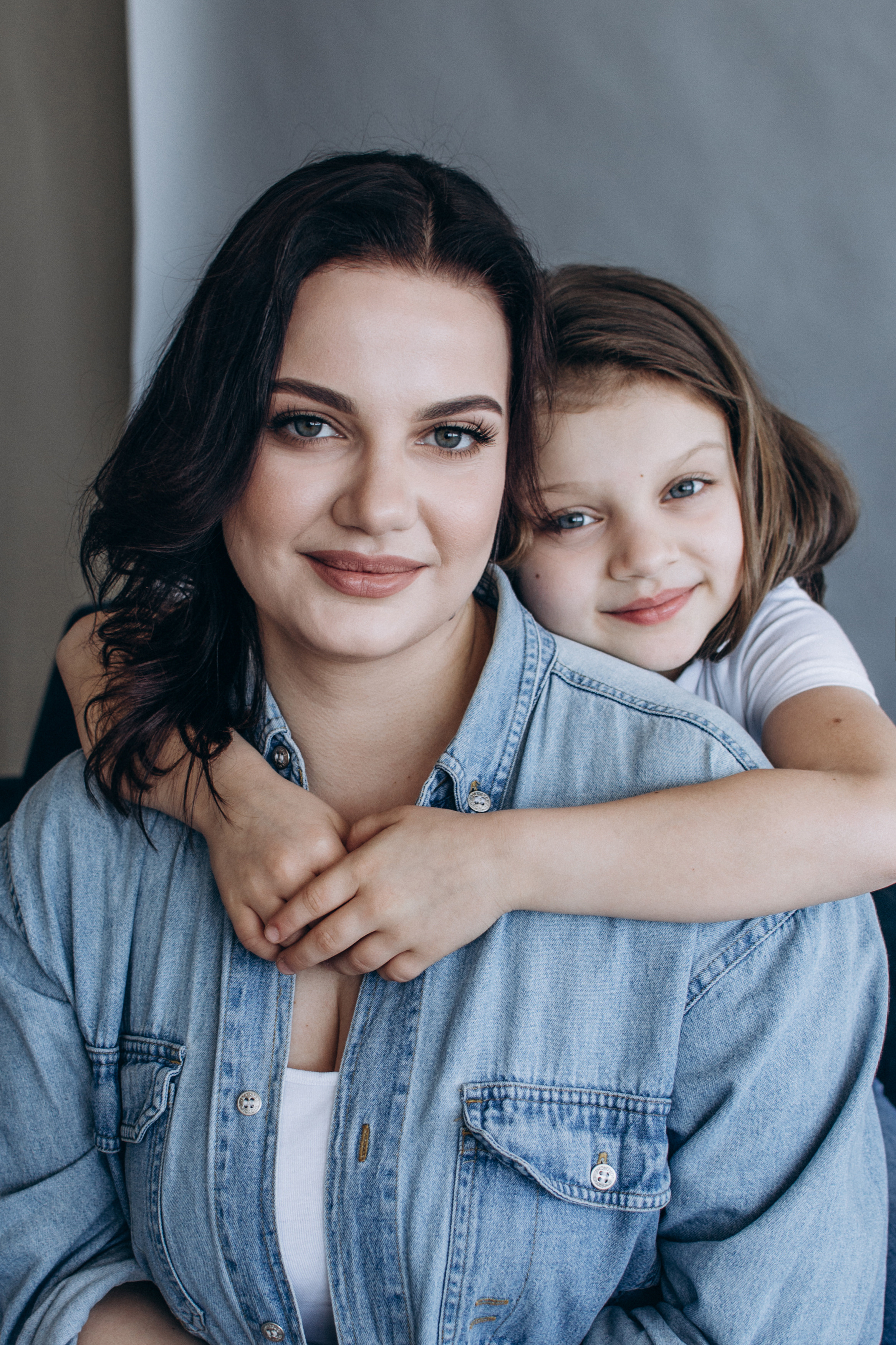 Мама і донечка. Студійна сімейна фотосесія. Сімейний, дитячий та індивідуальний фотограф в м. Тернопіль, м. Львів