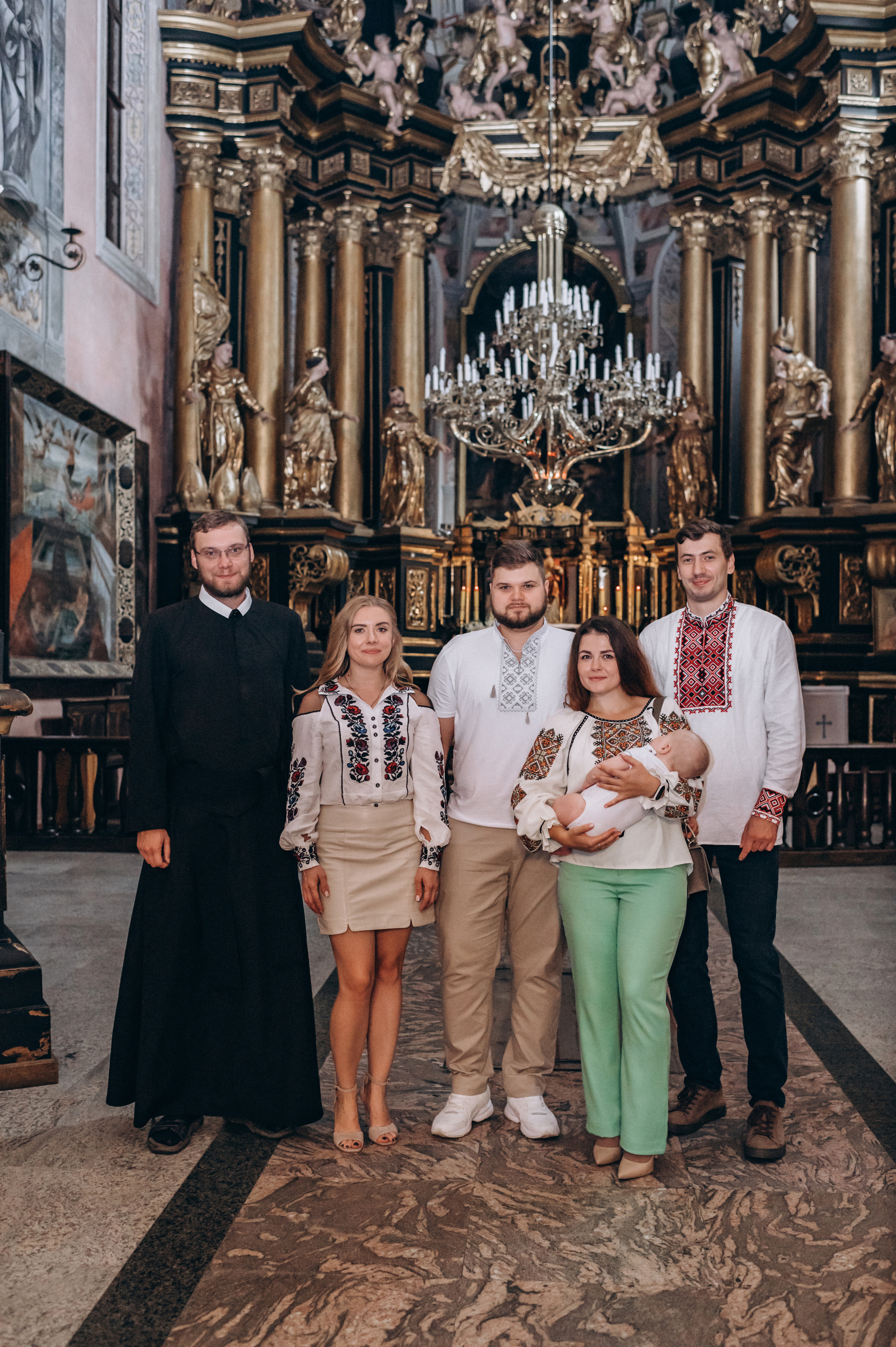 Хрещення Марка, Бернардинський монастир, Львів. Сімейний, дитячий та індивідуальний фотограф в м. Тернопіль, м. Львів