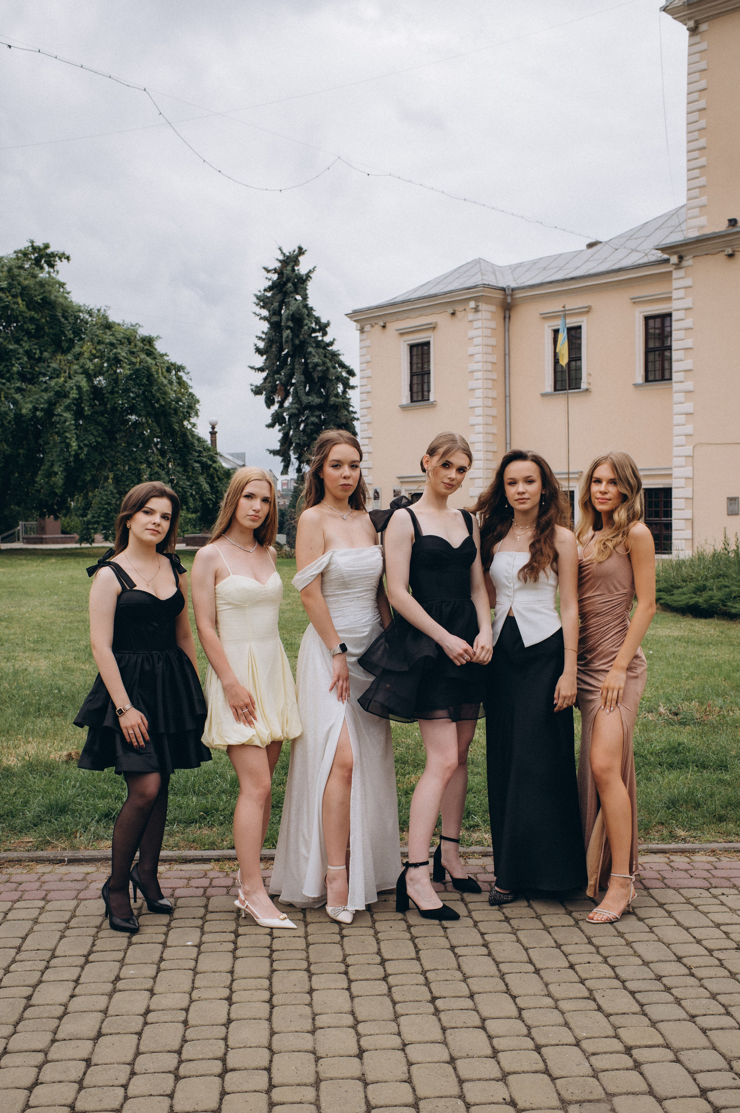 Випускники 2025, фотосесія випускного Тернопіль, фотосесія випускників Тернопіль, зйомка випускного, фотосесія випускного. Сімейний, дитячий та індивідуальний фотограф в м. Тернопіль, м. Львів