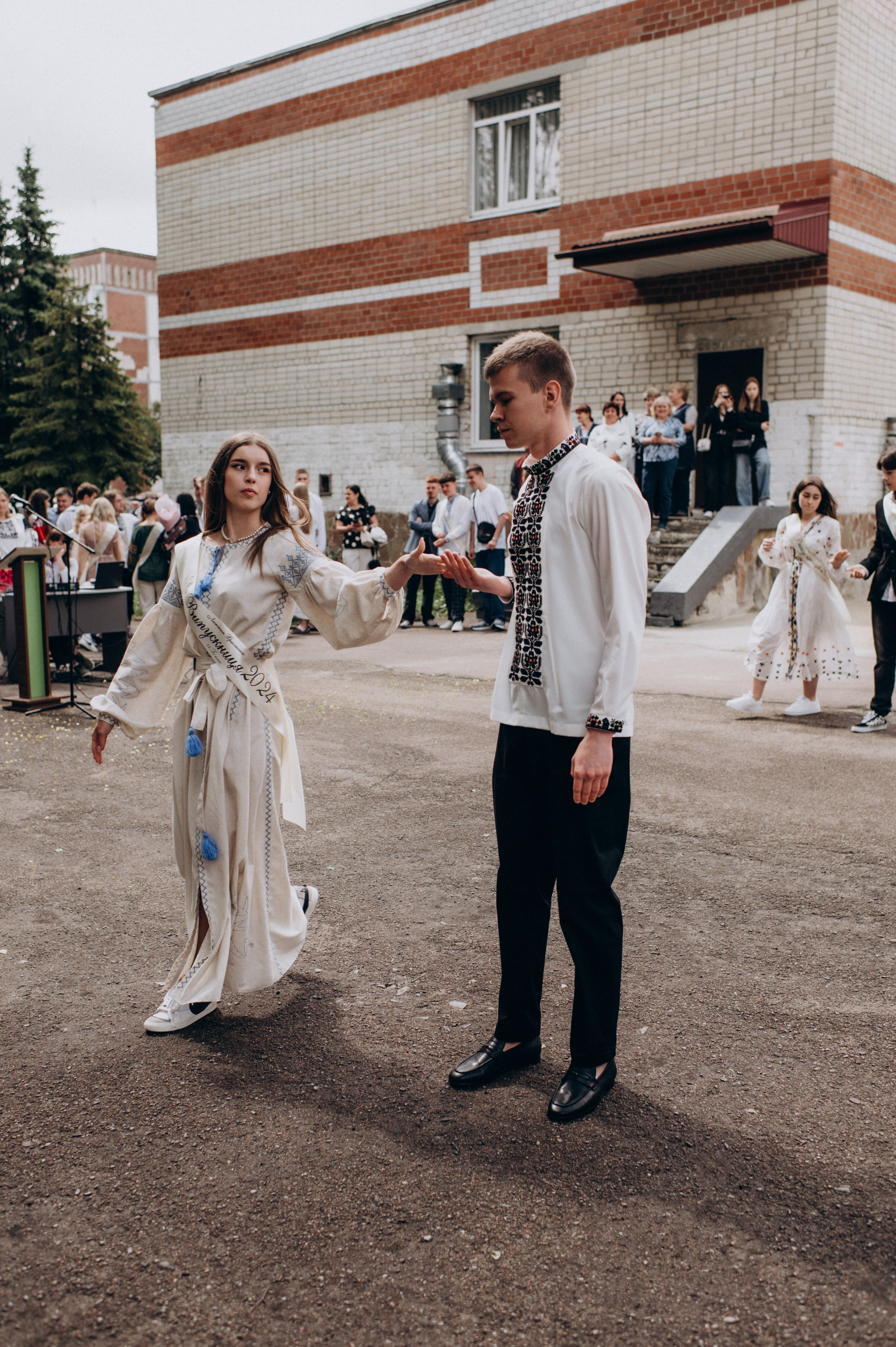 Фотосесія останнього дзвоника, фотосесія випускників Тернопіль, випускний 2024. Сімейний, дитячий та індивідуальний фотограф в м. Тернопіль, м. Львів