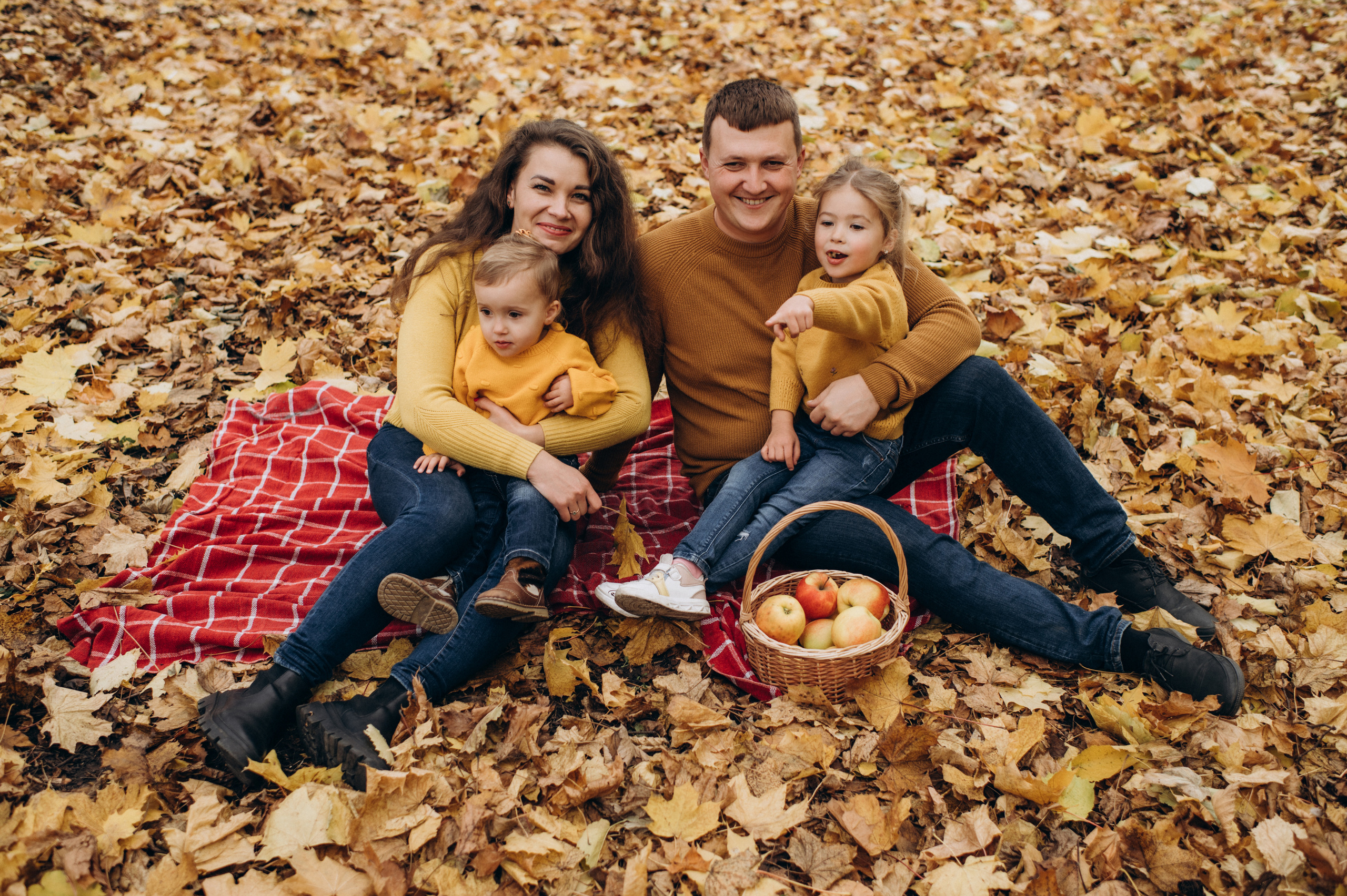 Осіння сімейна фотосесія. Сімейний, дитячий та індивідуальний фотограф в м. Тернопіль, м. Львів