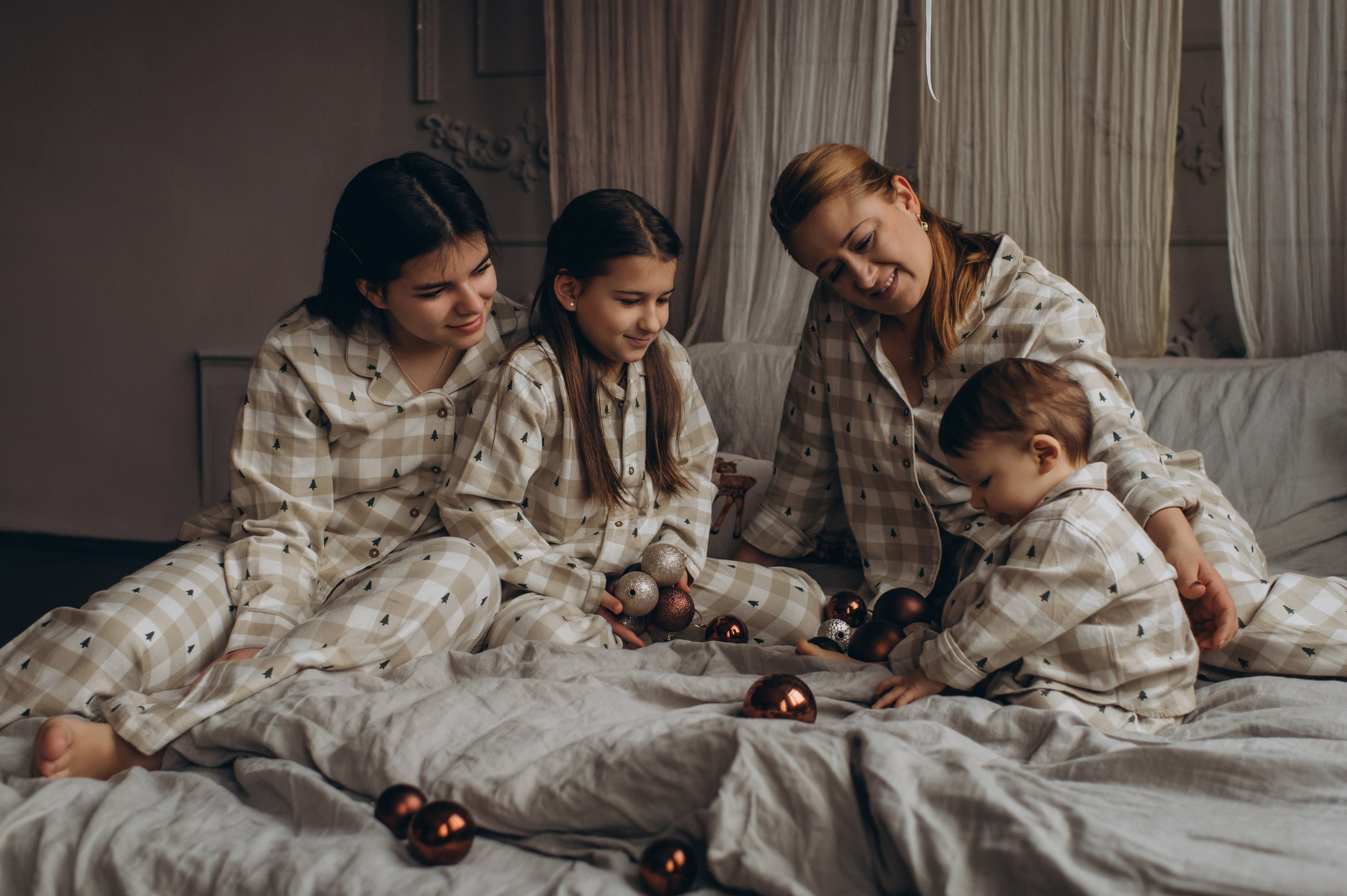 Перший тортик малюка, зйомка першого тортика Тернопіль, новорічна фотосесія, зйомка дня народження, сімейний фотограф Тернопіль, cakesmash. Сімейний, дитячий та індивідуальний фотограф в м. Тернопіль, м. Львів