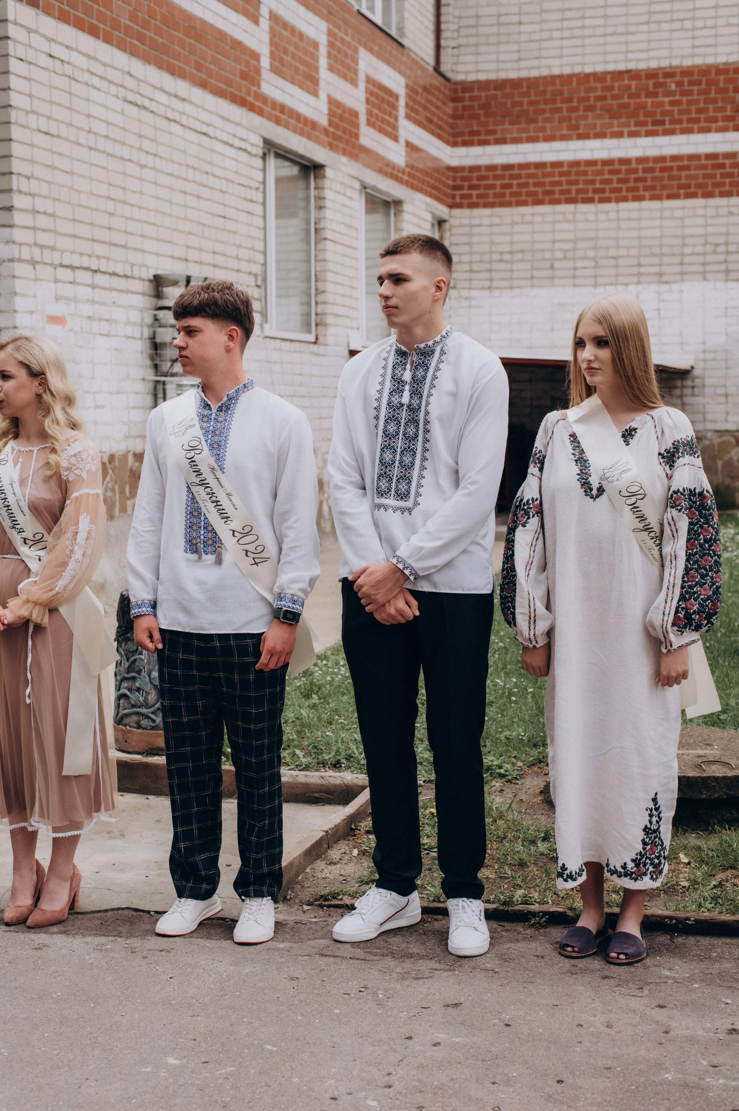 Фотосесія останнього дзвоника, фотосесія випускників Тернопіль, випускний 2024. Сімейний, дитячий та індивідуальний фотограф в м. Тернопіль, м. Львів