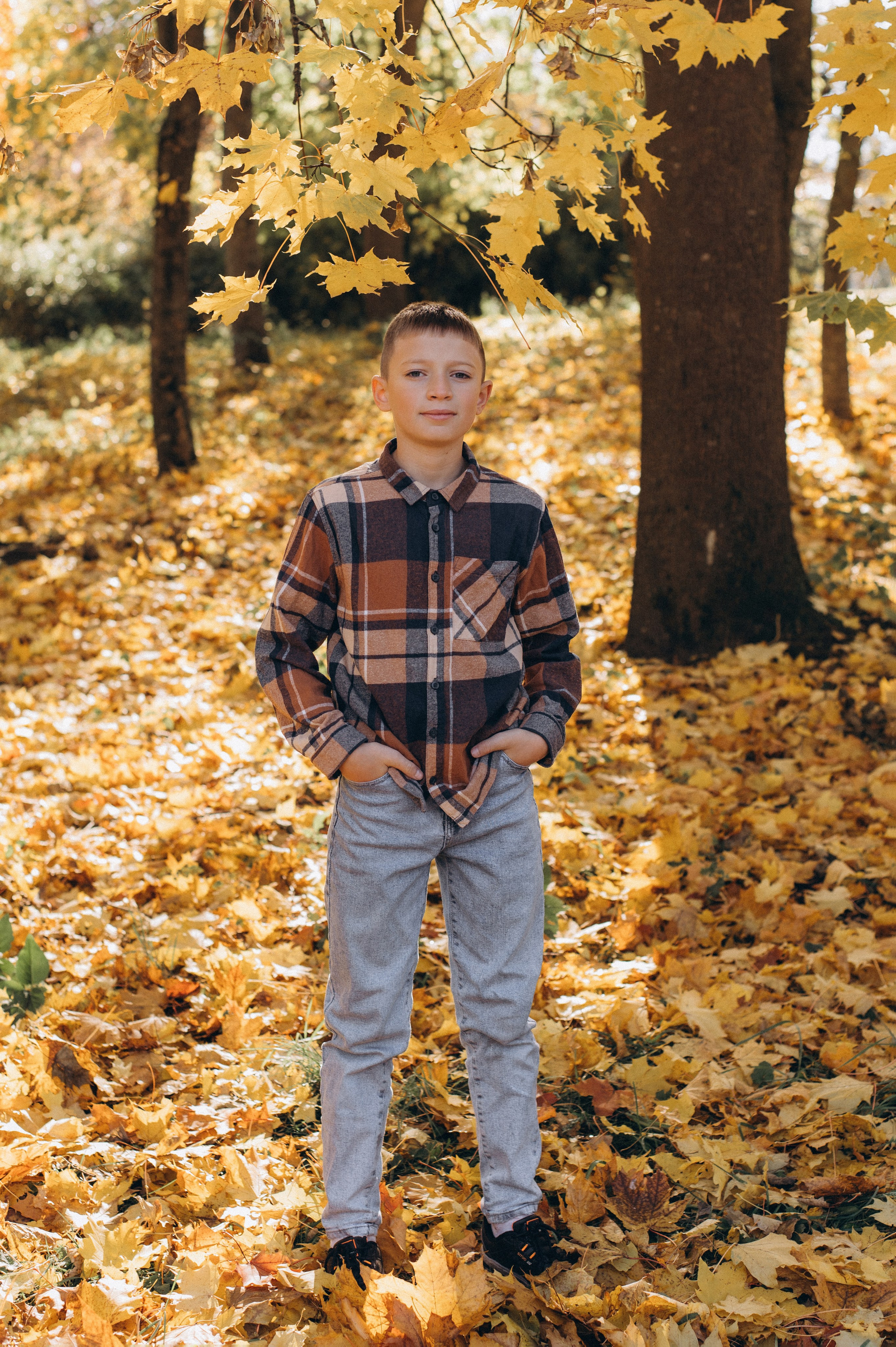 Осіння фотосесія 4 класу на віньєтки, випускні фотоальбоми Тернопіль, фотосесія випускників Тернопіль, шкільний випускний альбом Тернопіль. Сімейний, дитячий та індивідуальний фотограф в м. Тернопіль, м. Львів