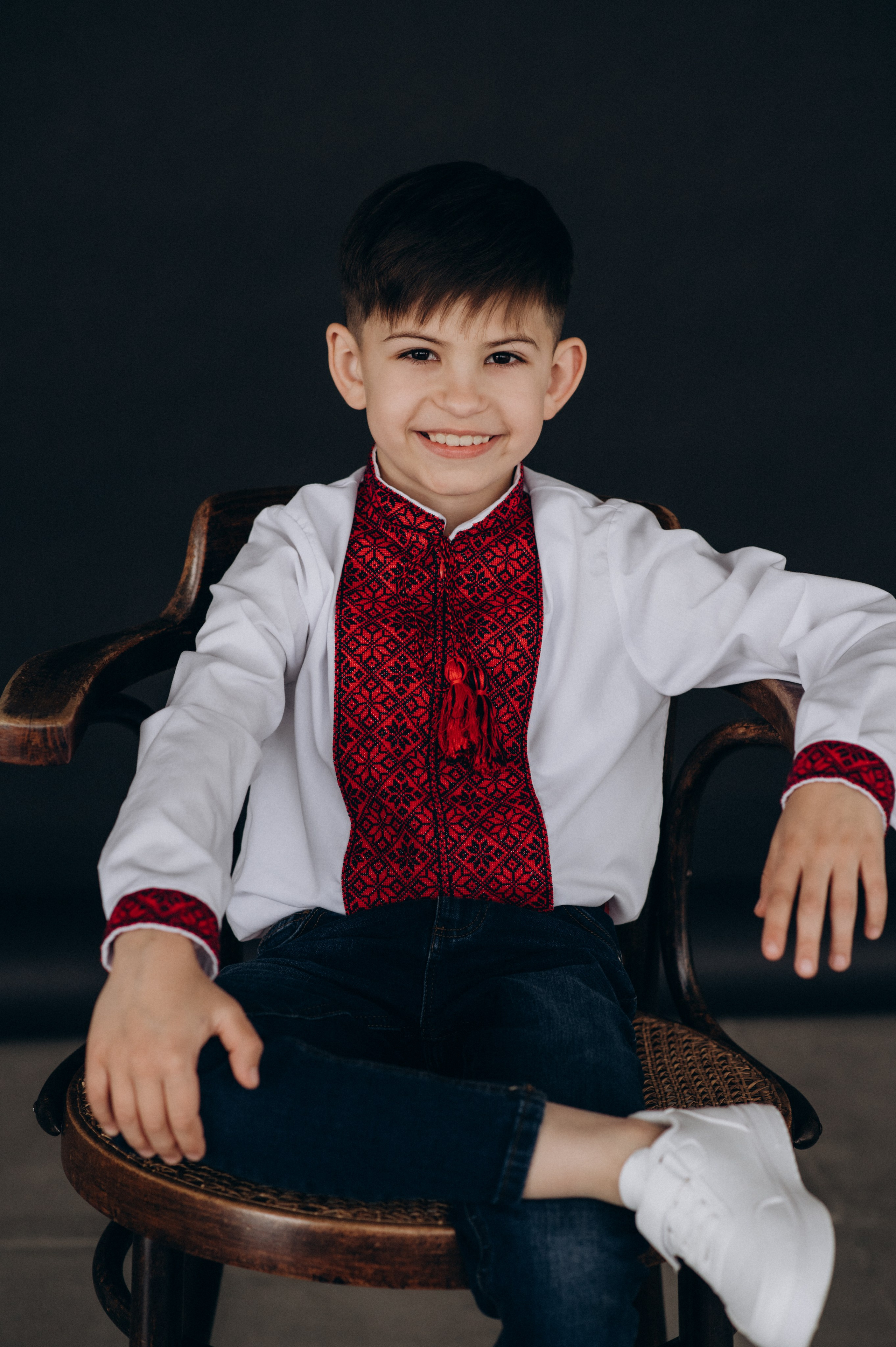 Сімейна фотосесія Тернопіль, сімейна зйомка у вишиванках, фотосесія Львів. Сімейний, дитячий та індивідуальний фотограф в м. Тернопіль, м. Львів