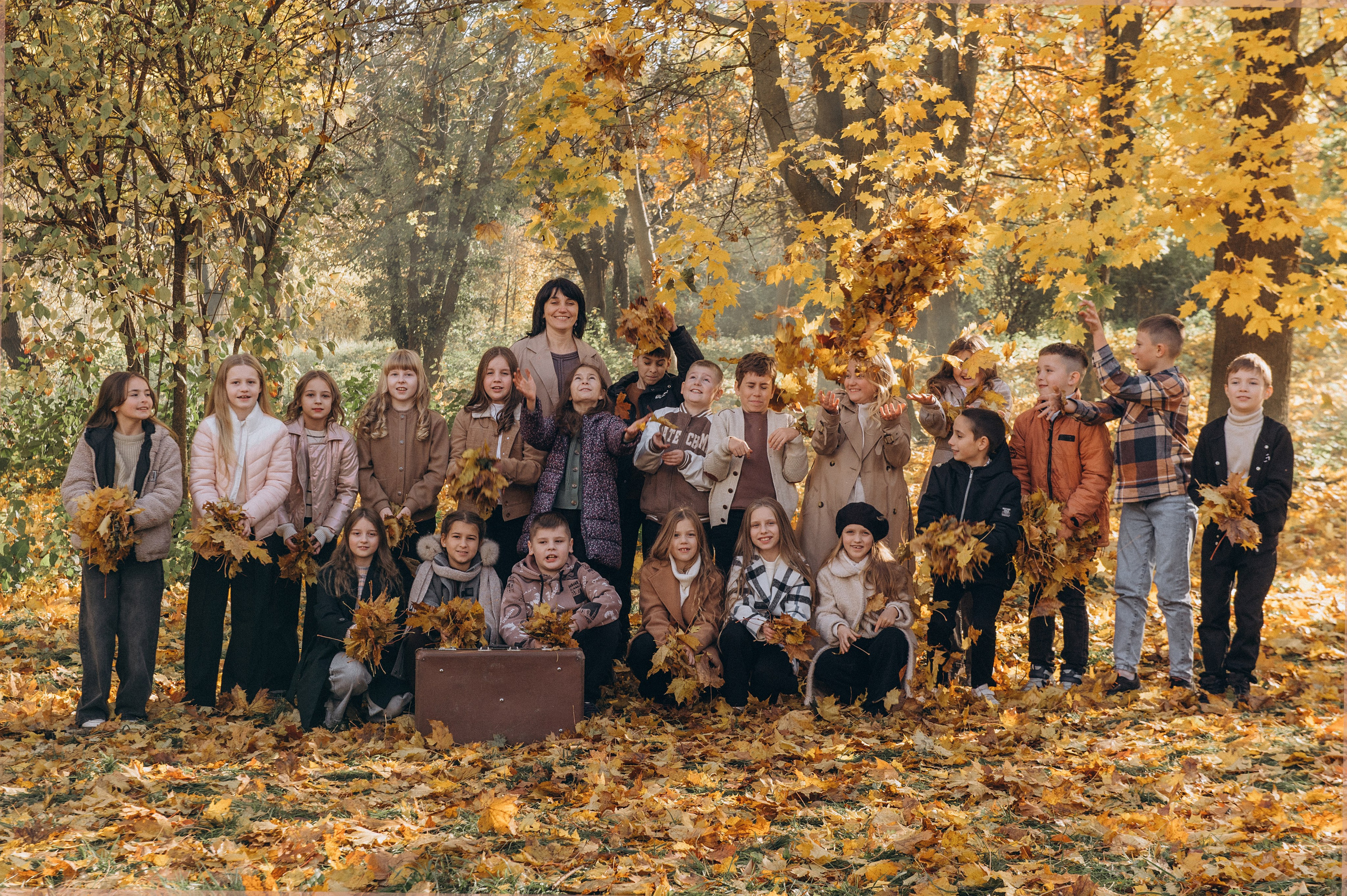 Осіння фотосесія 4 класу на віньєтки, випускні фотоальбоми Тернопіль, фотосесія випускників Тернопіль, шкільний випускний альбом Тернопіль. Сімейний, дитячий та індивідуальний фотограф в м. Тернопіль, м. Львів