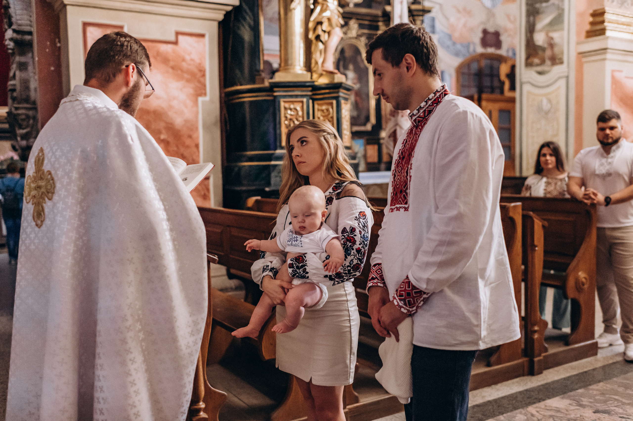 Хрещення Марка, Бернардинський монастир, Львів. Сімейний, дитячий та індивідуальний фотограф в м. Тернопіль, м. Львів