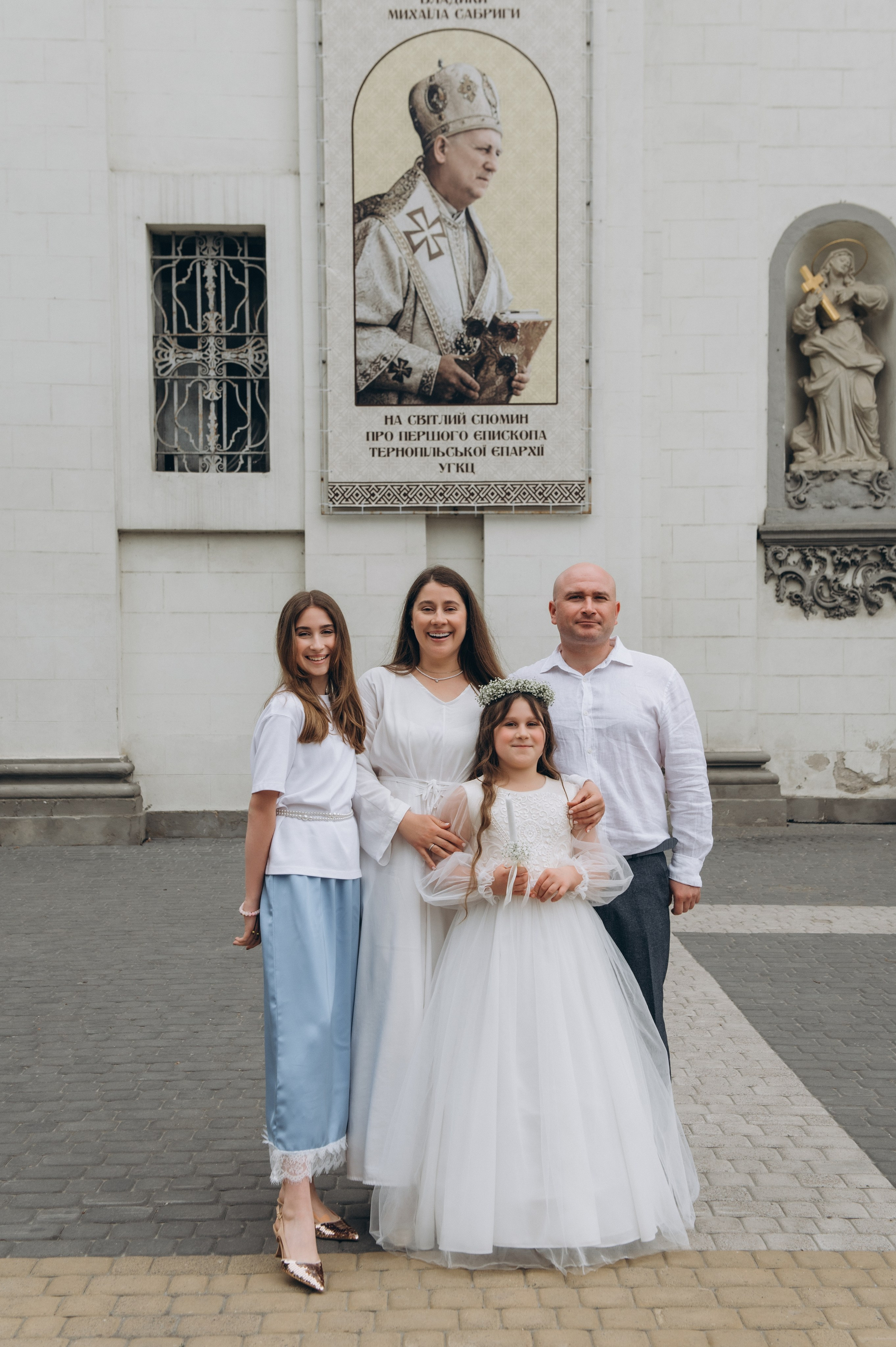 Фотосесія Першого Причастя Тернопіль, фотосесія Причастя Тернопіль, Таїнство Першого Причастя Тернопіль, Катедра Причастя Тернопіль. Сімейний, дитячий та індивідуальний фотограф в м. Тернопіль, м. Львів