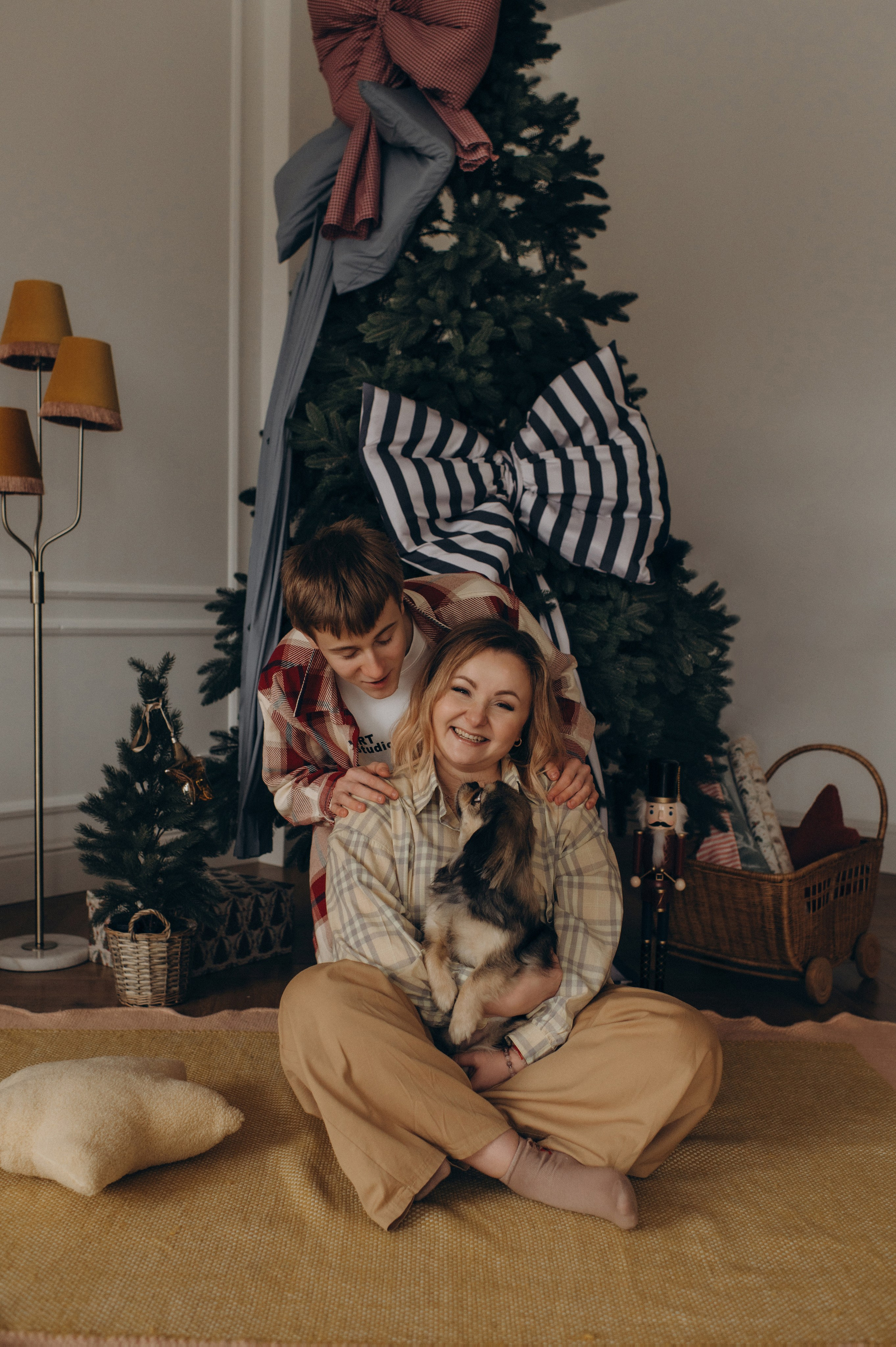 Фотосесія мама і син, сімейна фотосесія Тернопіль, зйомка мами з сином, сімейний фотограф Тернопіль, зйомка з домашнім улюбленцем. Сімейний, дитячий та індивідуальний фотограф в м. Тернопіль, м. Львів