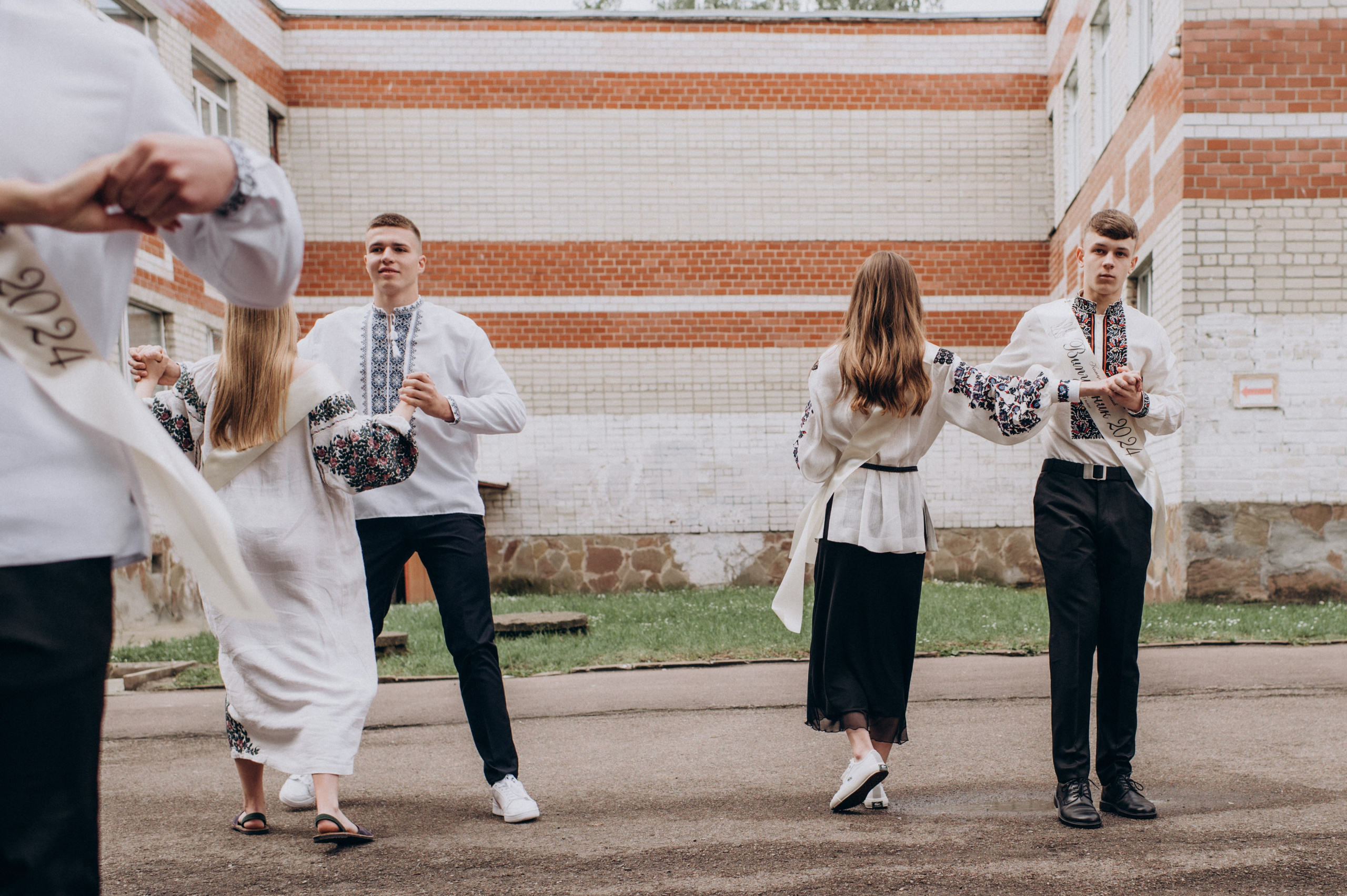 Фотосесія останнього дзвоника, фотосесія випускників Тернопіль, випускний 2024. Сімейний, дитячий та індивідуальний фотограф в м. Тернопіль, м. Львів