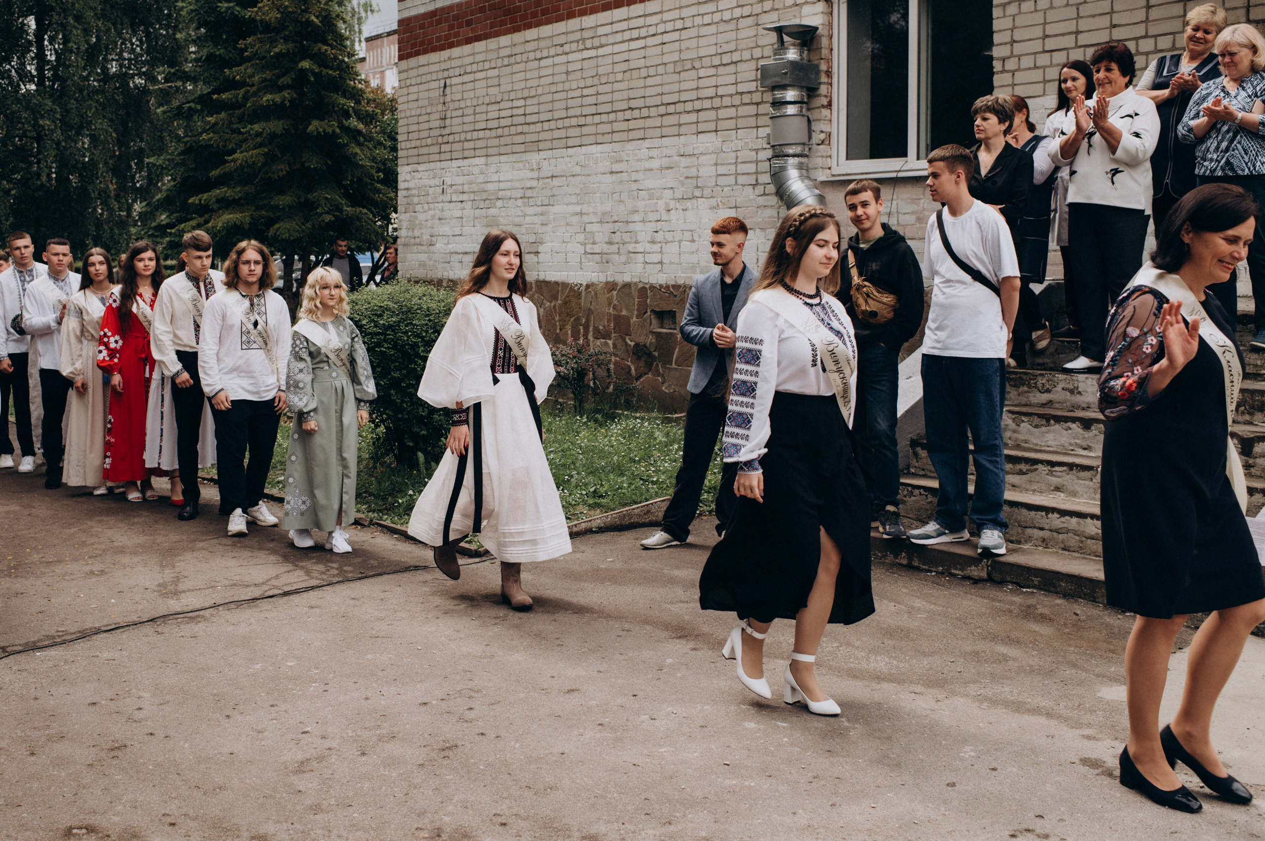 Фотосесія останнього дзвоника, фотосесія випускників Тернопіль, випускний 2024. Сімейний, дитячий та індивідуальний фотограф в м. Тернопіль, м. Львів