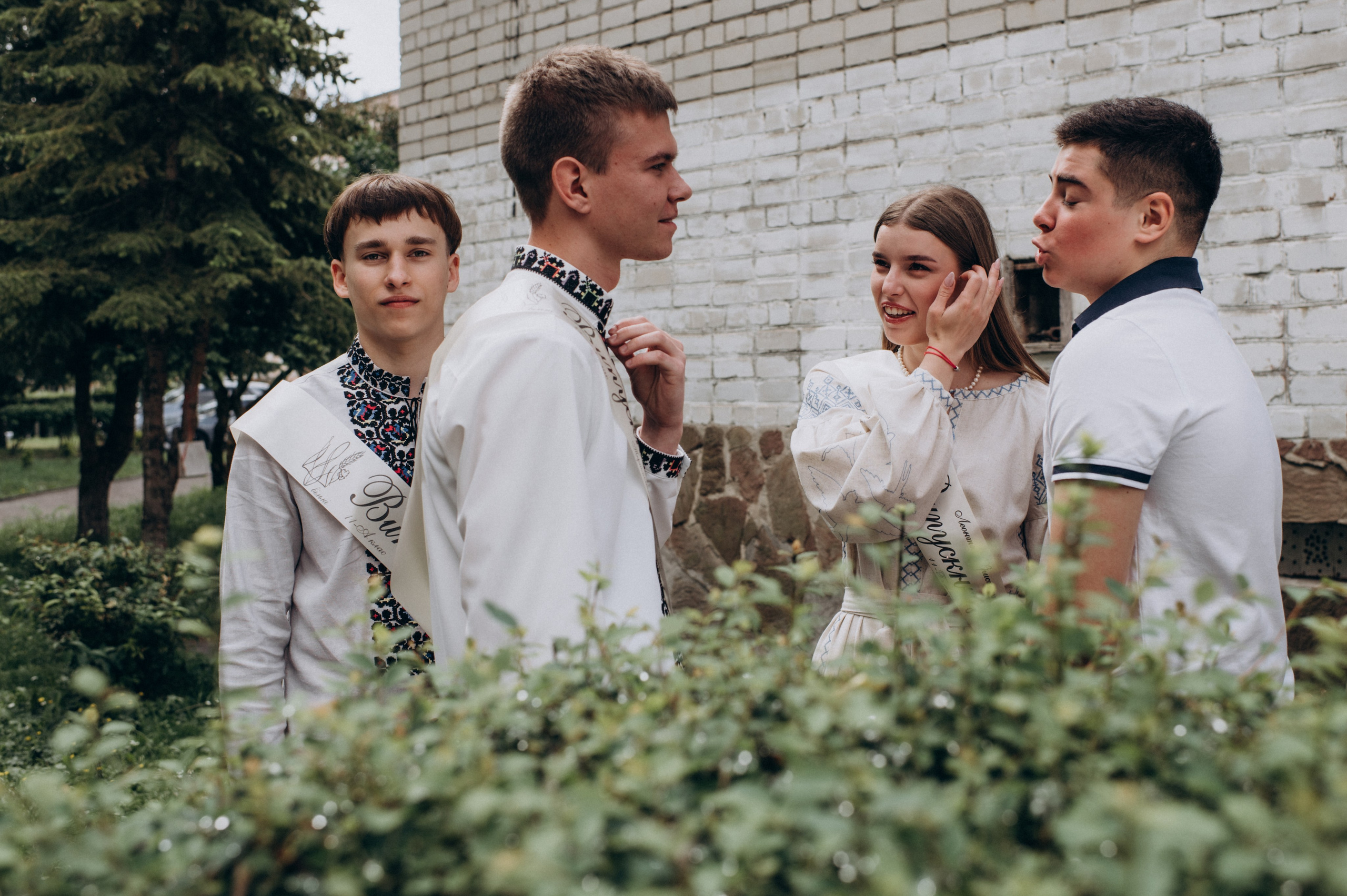 Фотосесія останнього дзвоника, фотосесія випускників Тернопіль, випускний 2024. Сімейний, дитячий та індивідуальний фотограф в м. Тернопіль, м. Львів