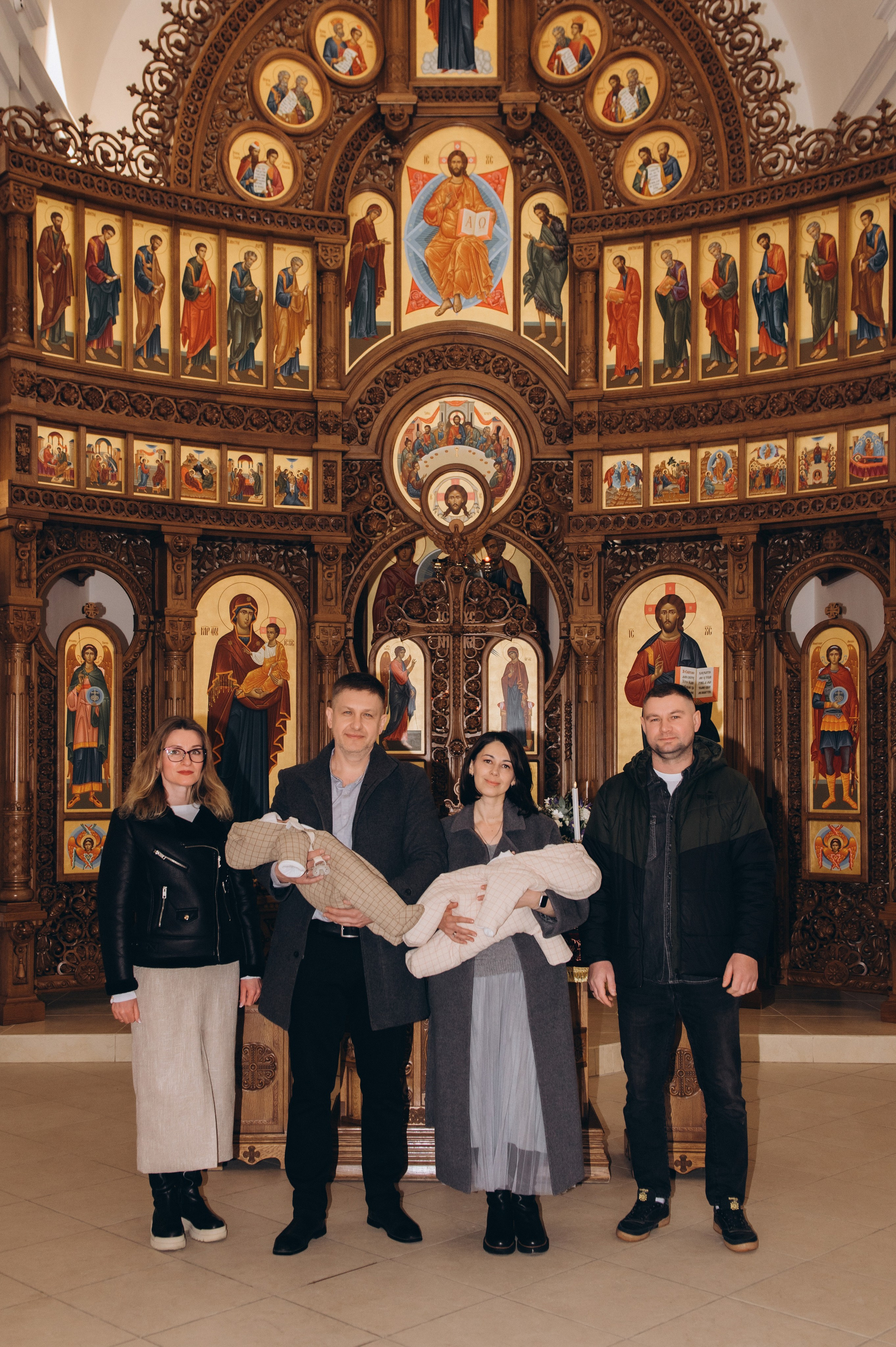 Фотосесія Хрещення Тернопіль, зйомка Хрестин Тернопіль, Храм Різдва Пресвятої Богородиці УГКЦ Тернопіль. Сімейний, дитячий та індивідуальний фотограф в м. Тернопіль, м. Львів