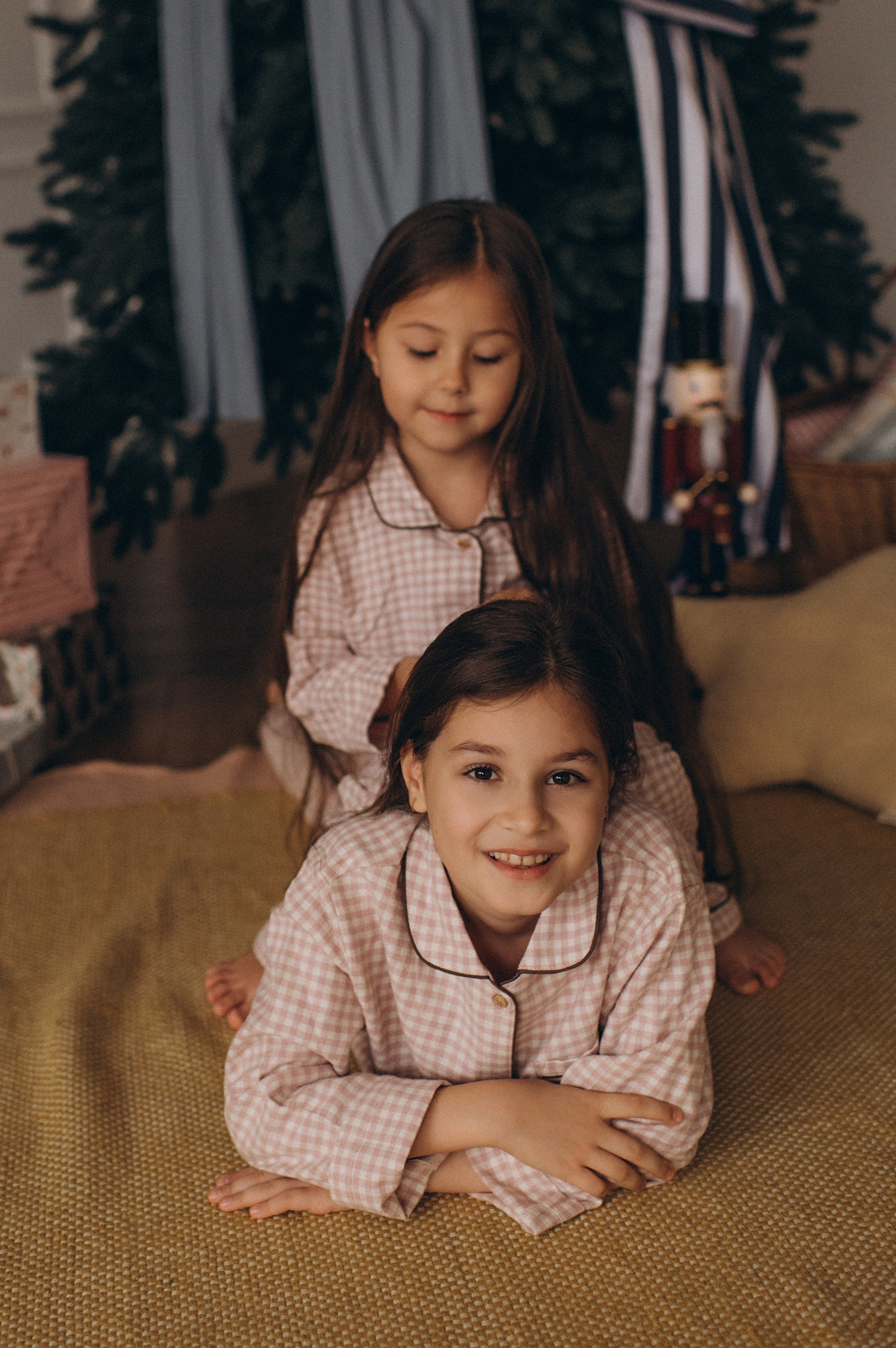 Фотосесія сестричок Тернопіль, зйомка сестрички, сімейний фотограф Тернопіль, портретний фотограф Тернопіль, фотосесія дітей. Сімейний, дитячий та індивідуальний фотограф в м. Тернопіль, м. Львів