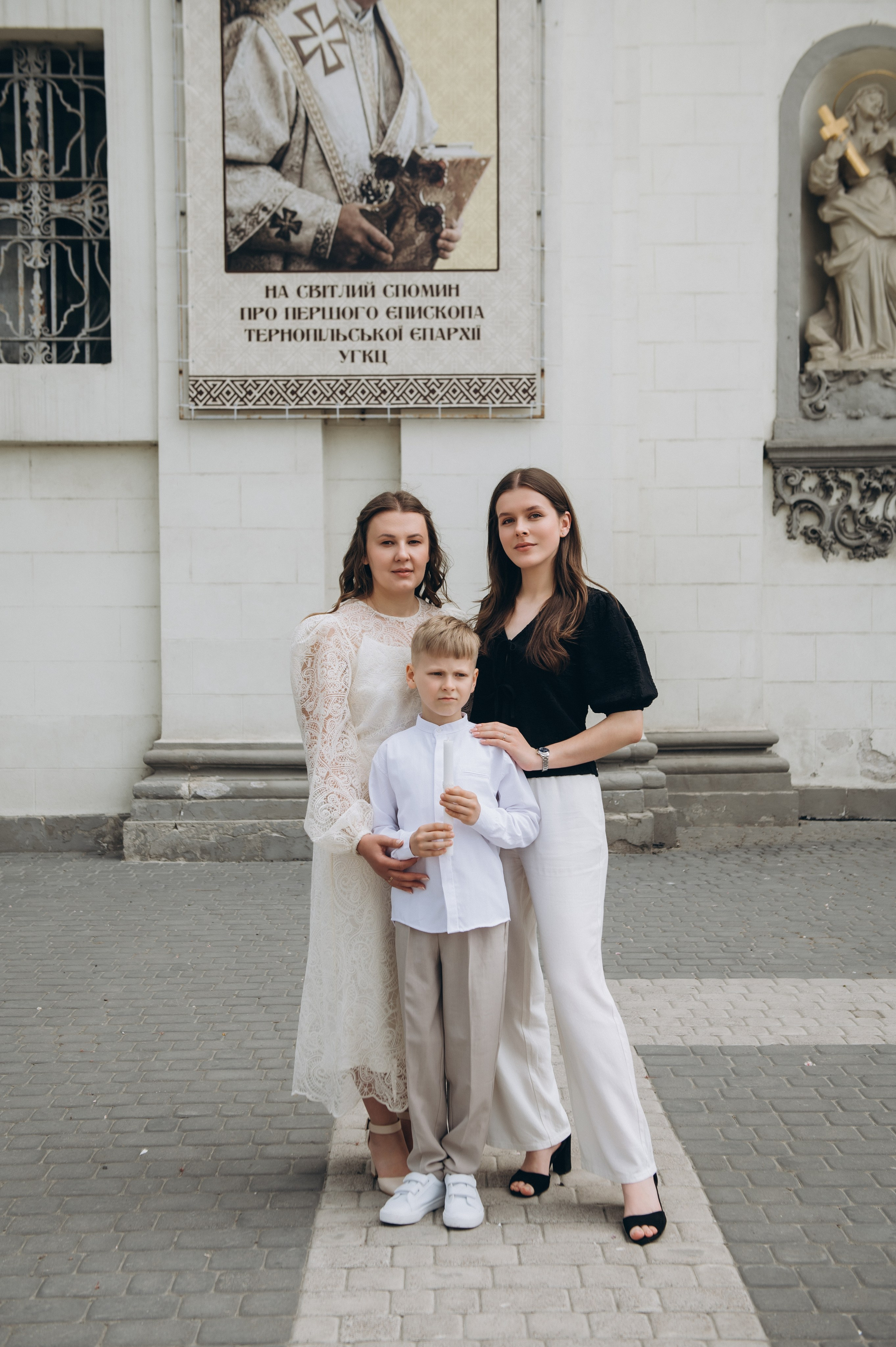 Фотосесія Першого Причастя Тернопіль, фотосесія Причастя Тернопіль, Таїнство Першого Причастя Тернопіль, Катедра Причастя Тернопіль. Сімейний, дитячий та індивідуальний фотограф в м. Тернопіль, м. Львів