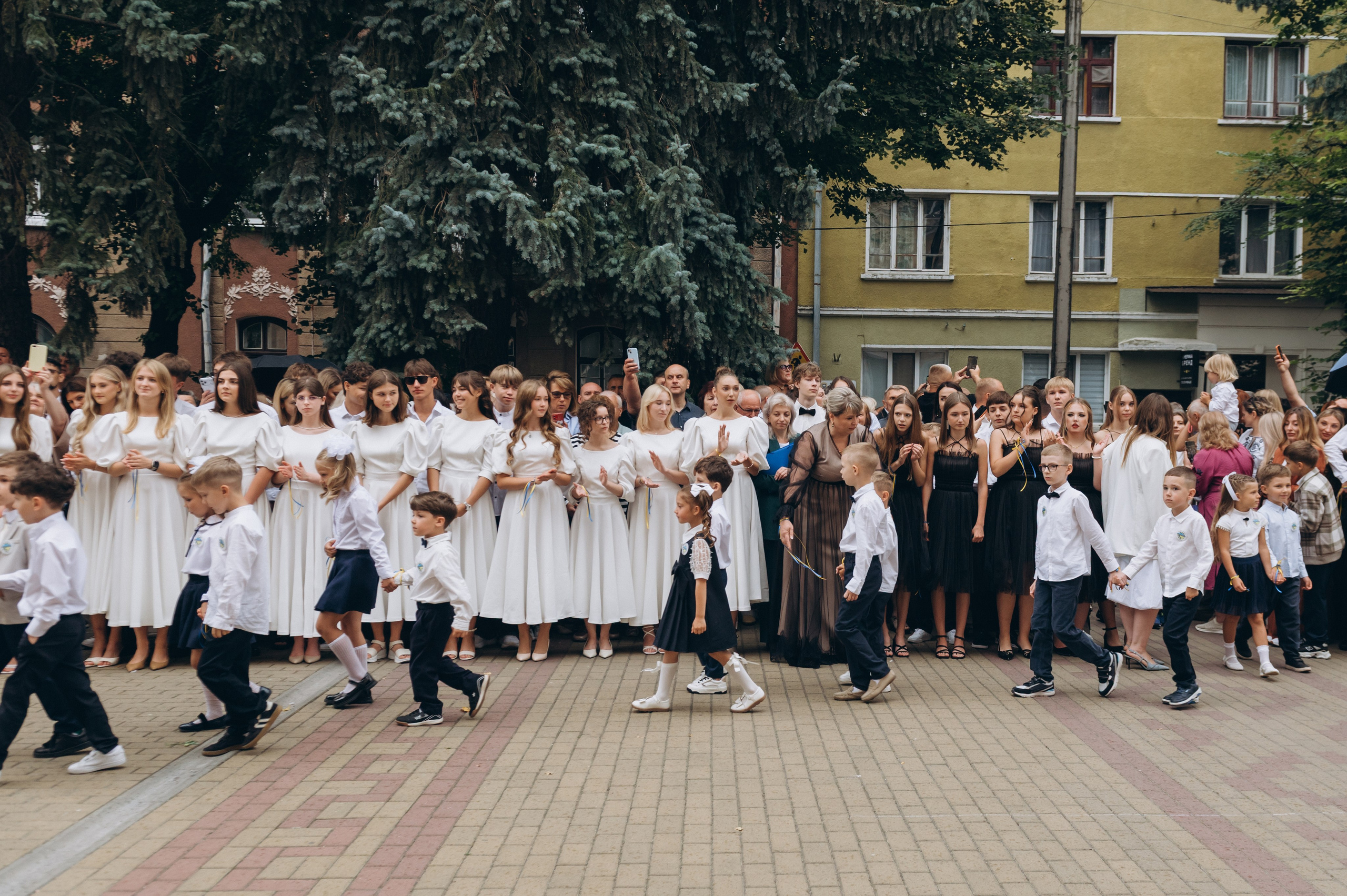 Перший дзвоник у Тернополі, фотосесія першокласників