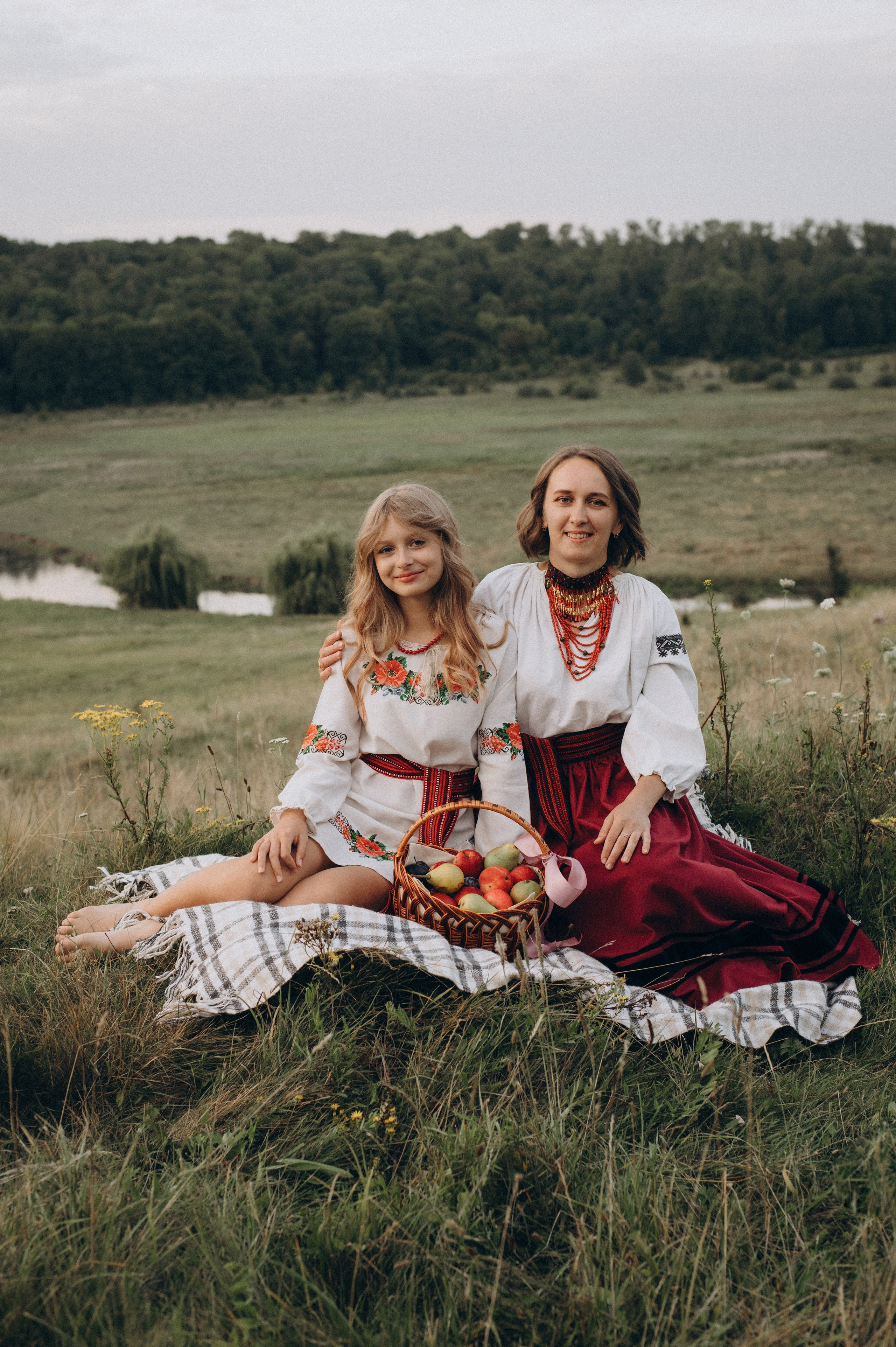 Сімейна фотосесія мами і доньки, сімейний фотограф Тернопіль, портретний фотограф, сімейна фотосесія Тернопіль, фотосесія в жоржинах. Сімейний, дитячий та індивідуальний фотограф в м. Тернопіль, м. Львів