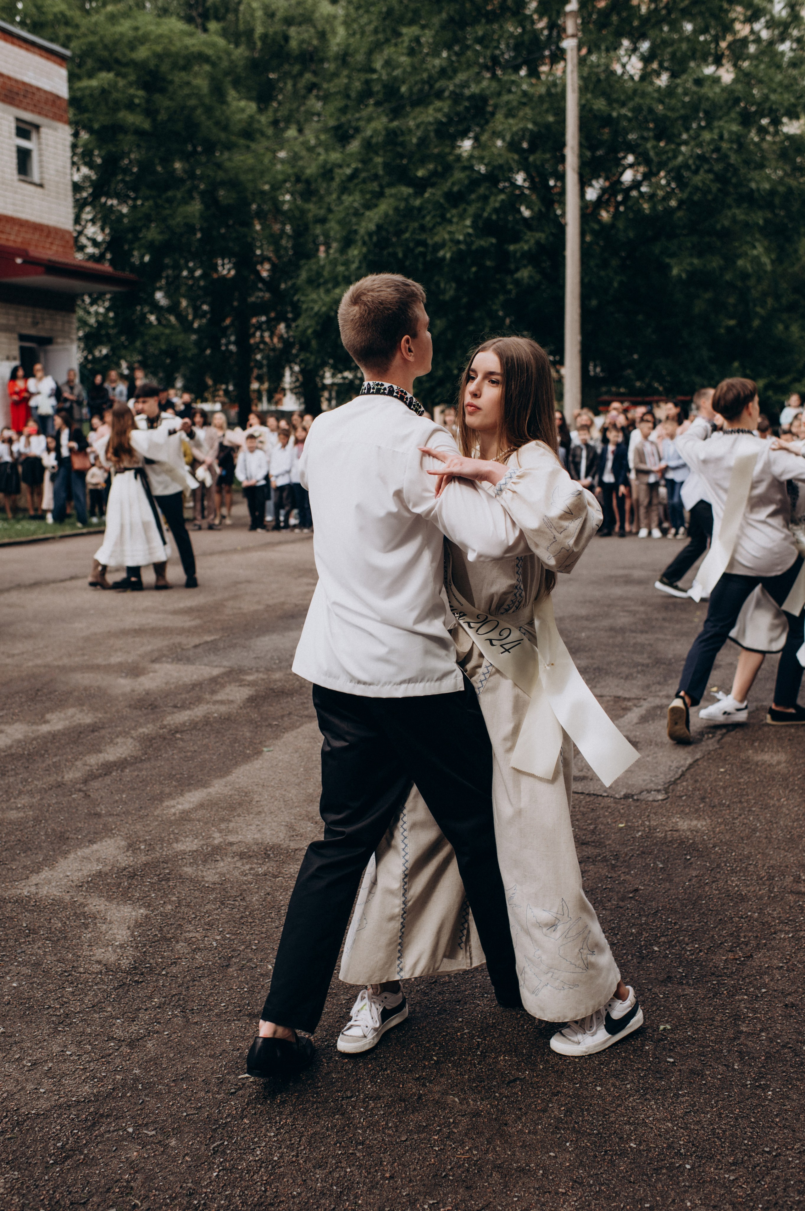 Фотосесія останнього дзвоника, фотосесія випускників Тернопіль, випускний 2024. Сімейний, дитячий та індивідуальний фотограф в м. Тернопіль, м. Львів