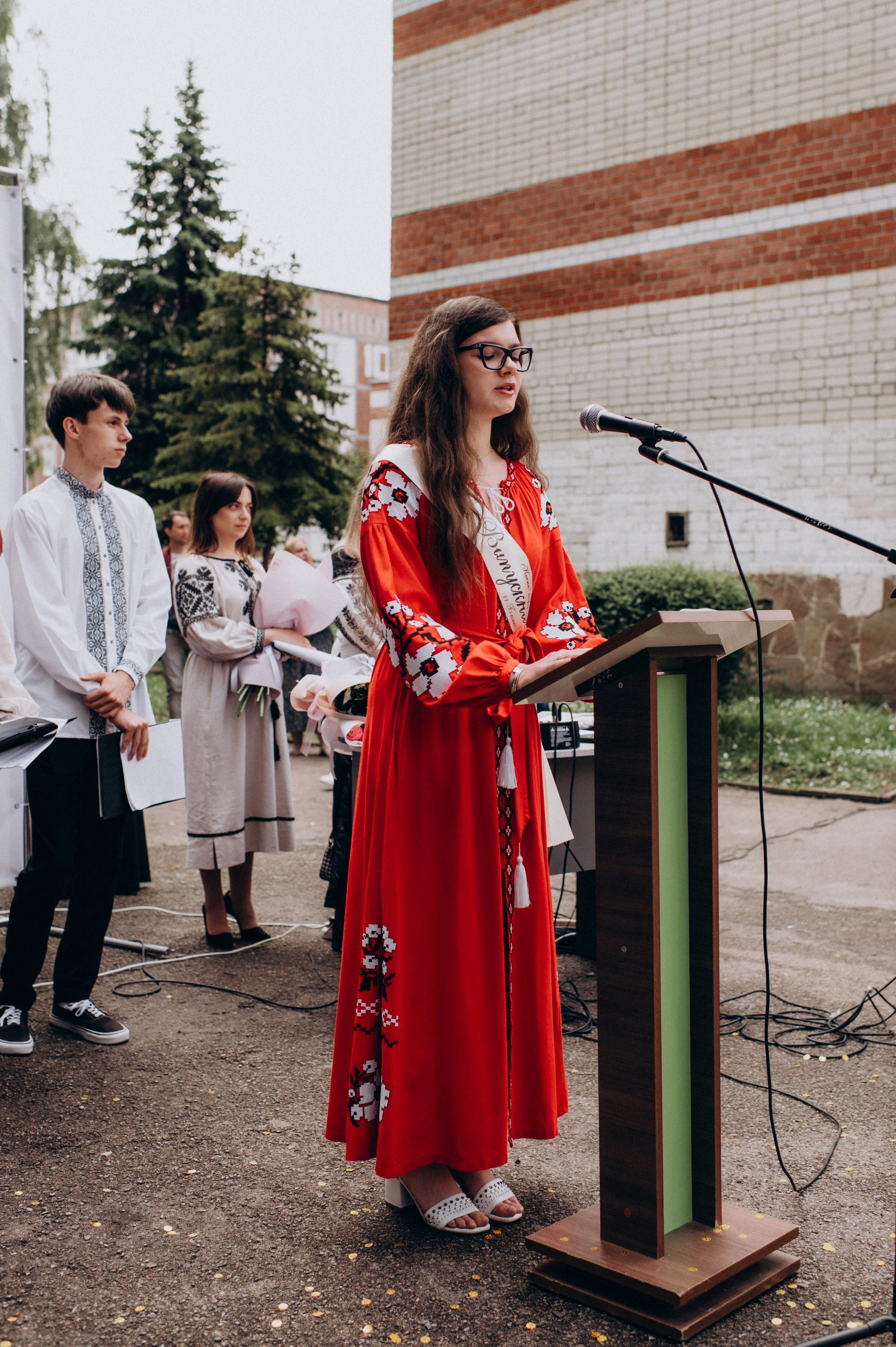 Фотосесія останнього дзвоника, фотосесія випускників Тернопіль, випускний 2024. Сімейний, дитячий та індивідуальний фотограф в м. Тернопіль, м. Львів