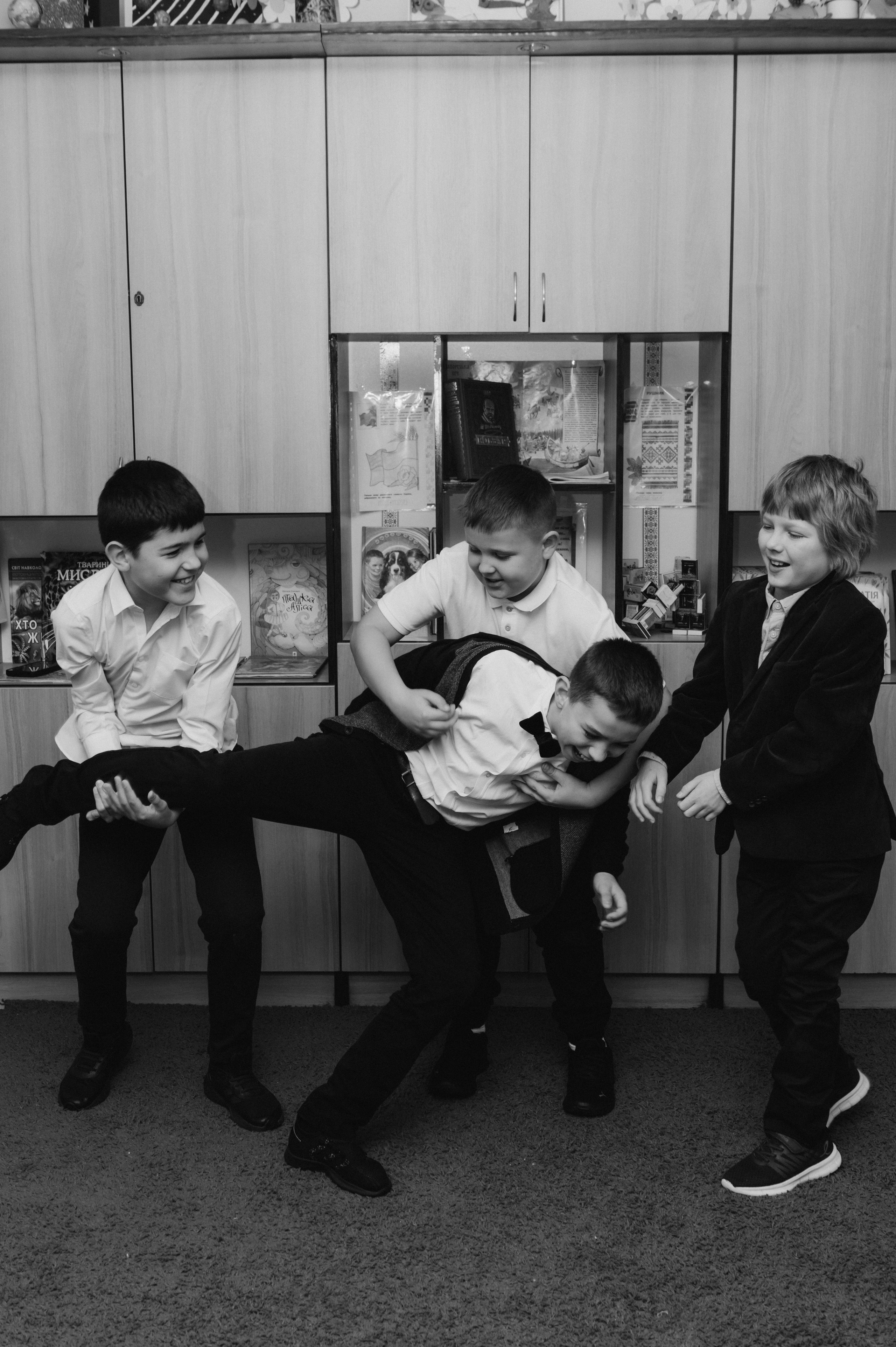 Шкільна фотосесія на віньєтки Тернопіль, фотосесія випускників Тернопіль, зйомка на віньєтки, шкільні фотоальбоми Тернопіль. Сімейний, дитячий та індивідуальний фотограф в м. Тернопіль, м. Львів