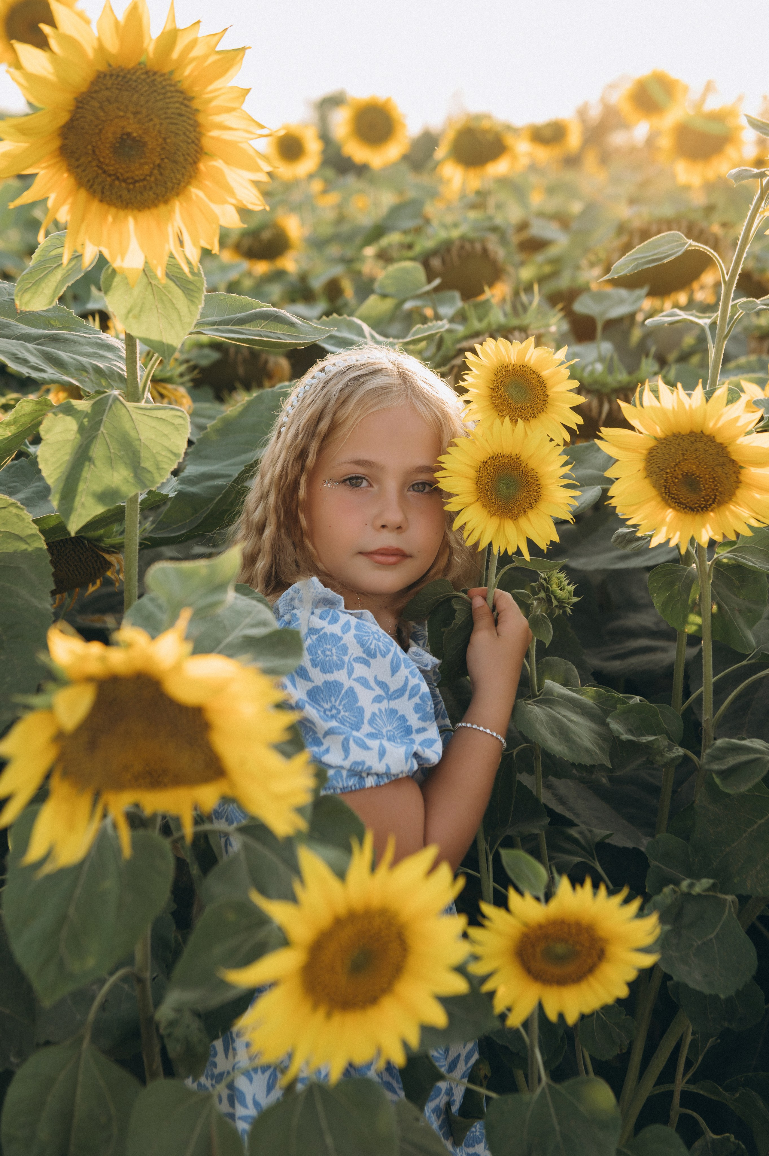 Фотосесія у соняшниках, дитячий фотограф Тернопіль, сімейний фотограф Тернопіль, дитяча фотосесія, фотосесія в полі, зйомка дітей. Сімейний, дитячий та індивідуальний фотограф в м. Тернопіль, м. Львів