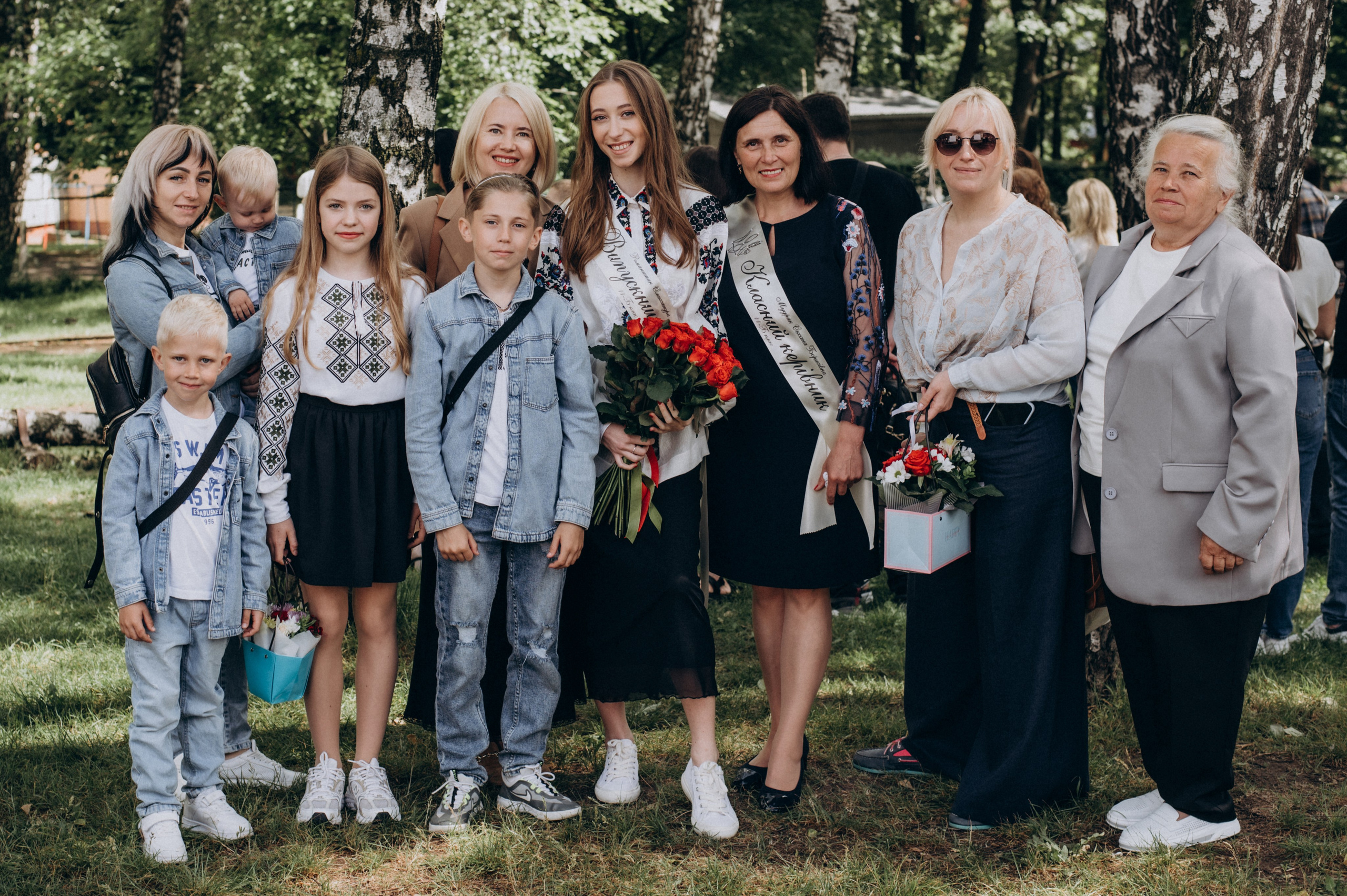 Фотосесія останнього дзвоника, фотосесія випускників Тернопіль, випускний 2024. Сімейний, дитячий та індивідуальний фотограф в м. Тернопіль, м. Львів