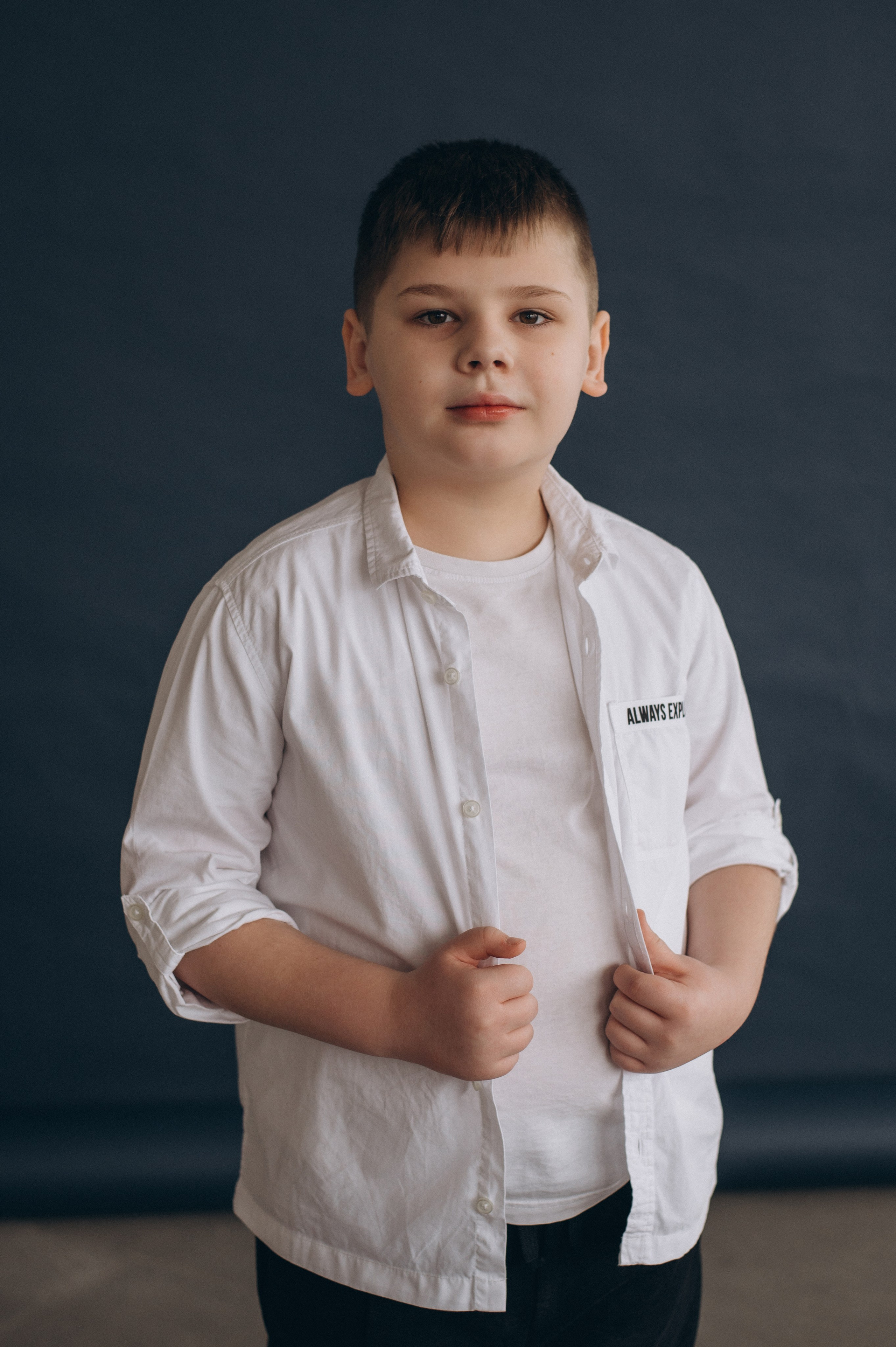 Фотосесія школярів у студії на шкільні фотоальбоми віньєтки Тернопіль, фотосесія випускників Тернопіль, шкільні фотокниги Тернопіль. Сімейний, дитячий та індивідуальний фотограф в м. Тернопіль, м. Львів