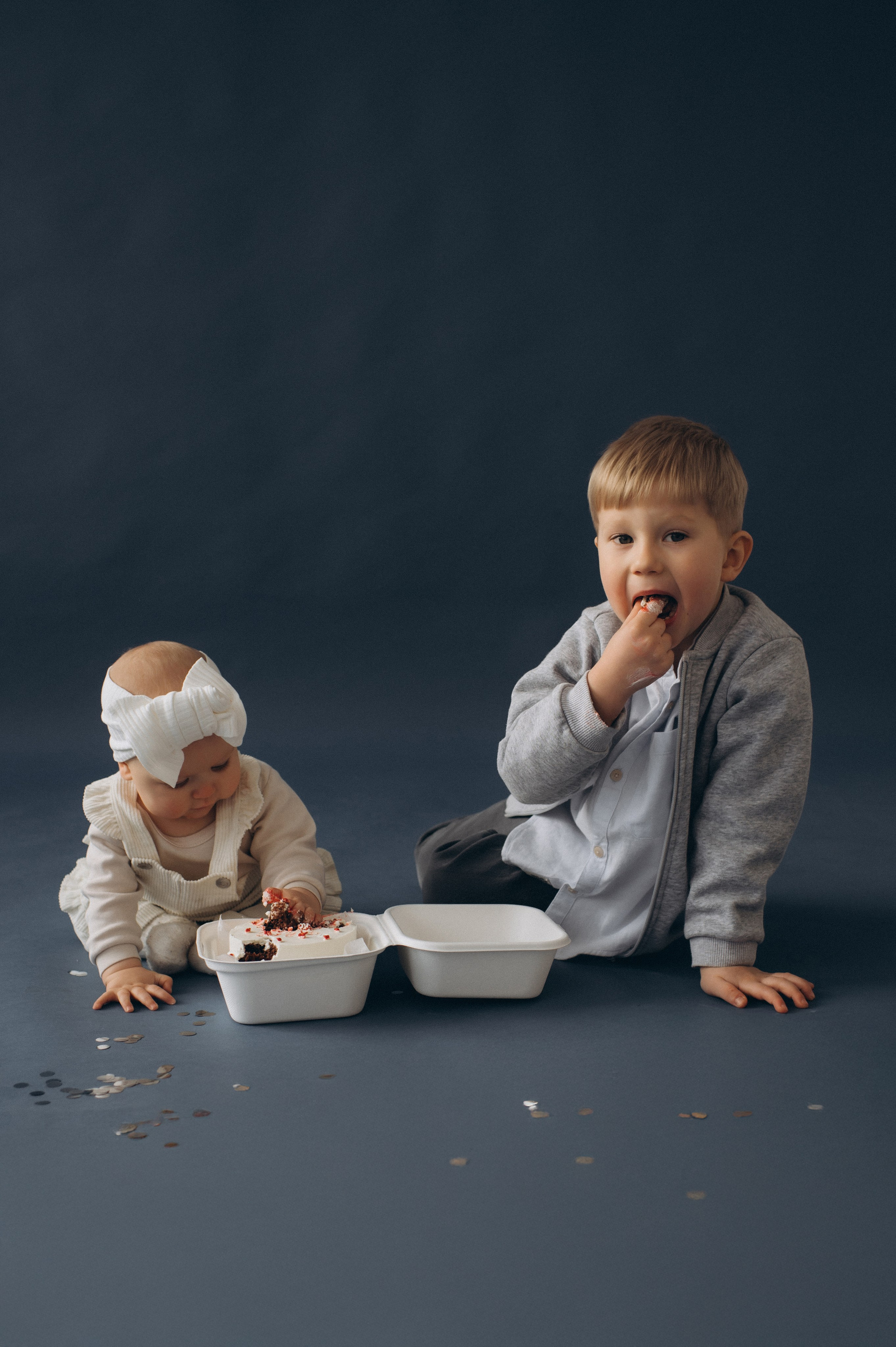 Перший тортик малюка Тернопіль, зйомка дня народження, сімейний фотограф Тернопіль, cakesmash, сімейна фотосесія у студії Тернопіль. Сімейний, дитячий та індивідуальний фотограф в м. Тернопіль, м. Львів