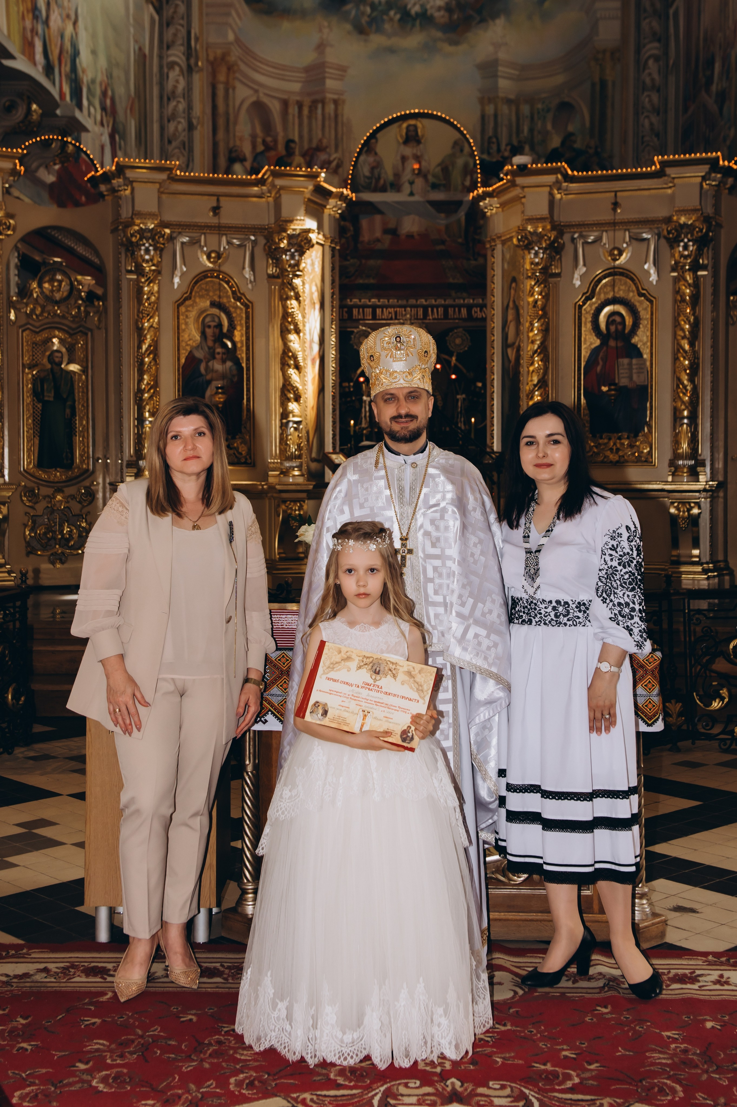 Фотосесія Першого Причастя Тернопіль, фотосесія Причастя Тернопіль, Таїнство Першого Причастя Тернопіль, Катедра Причастя Тернопіль. Сімейний, дитячий та індивідуальний фотограф в м. Тернопіль, м. Львів